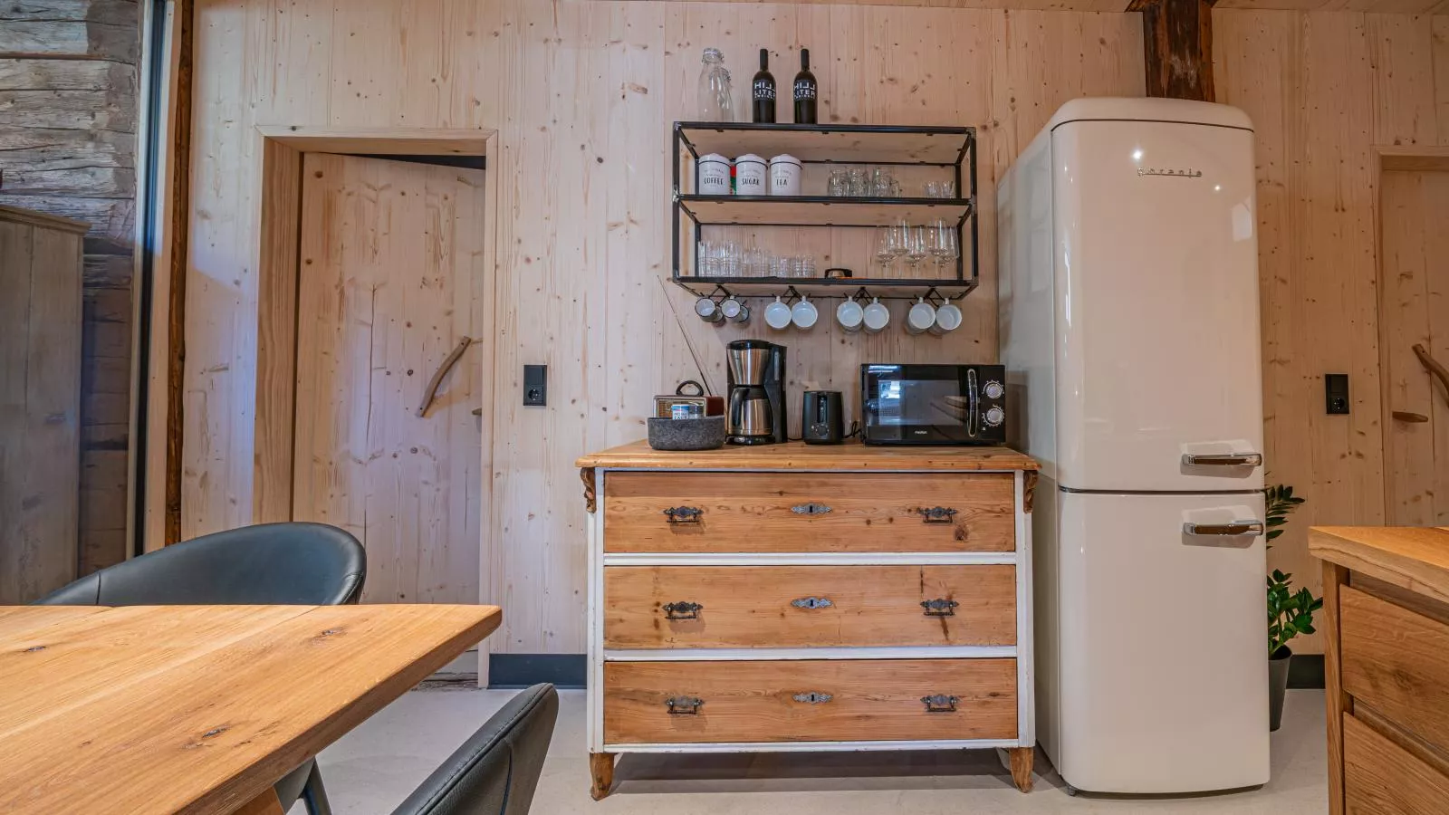 Raneburg 4 Futterhaus-Kitchen