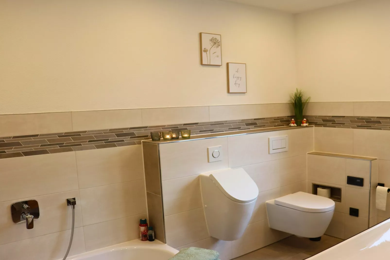 Eifel-Finca mit Whirlpool und Gartenlounge-Bathroom