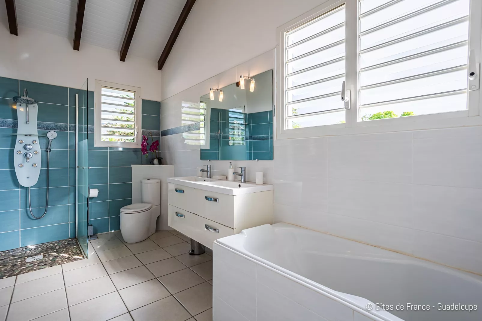 Paradise Bay Villa standing avec vue sur mer Non Remboursable-Badezimmer