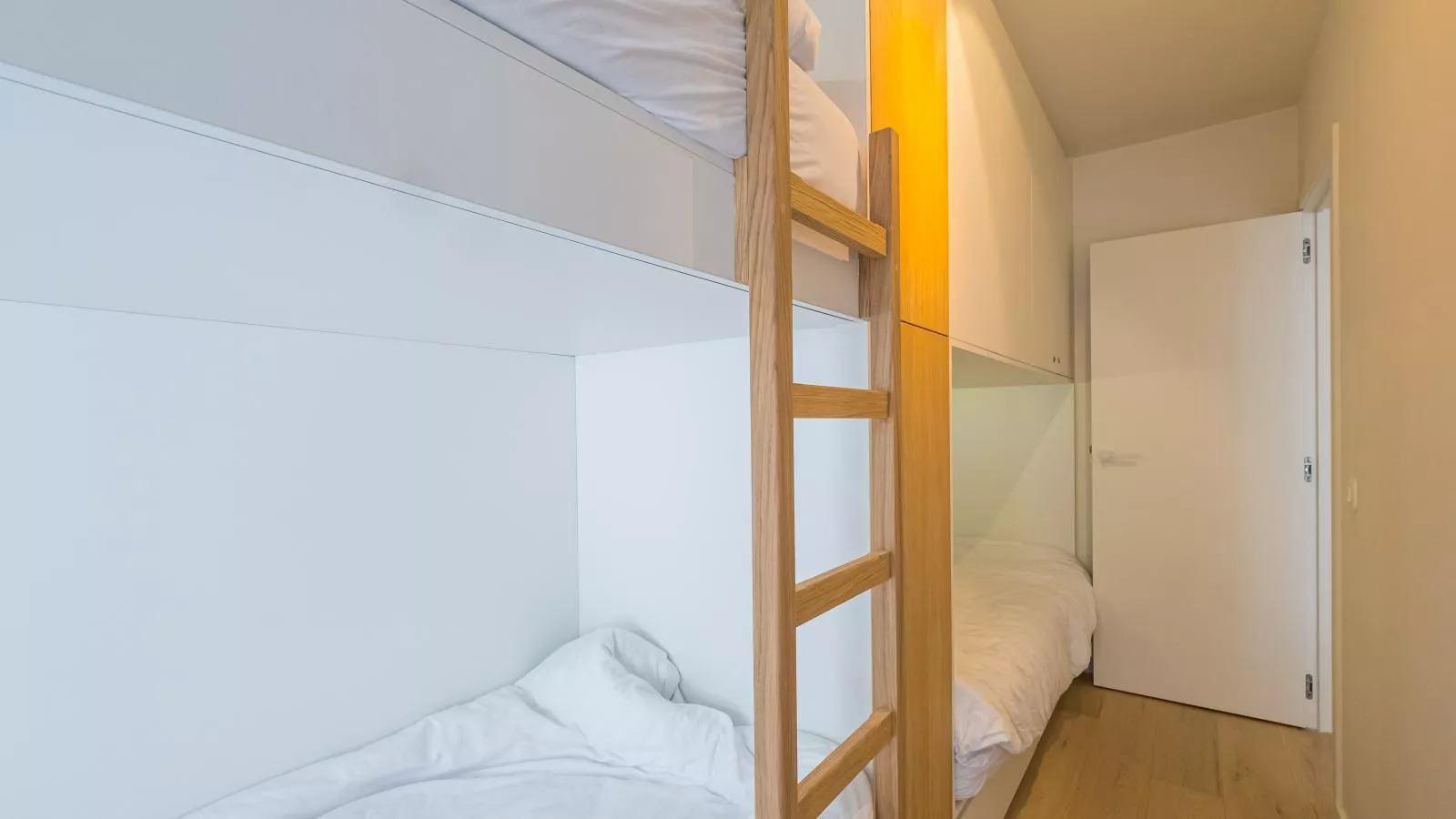 Jamani - 0101-Schlafzimmer