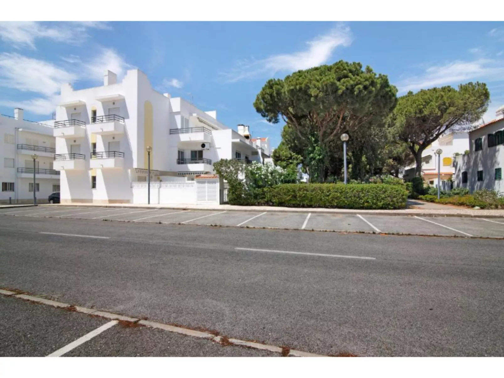 Jade-Sunny Way-Outside