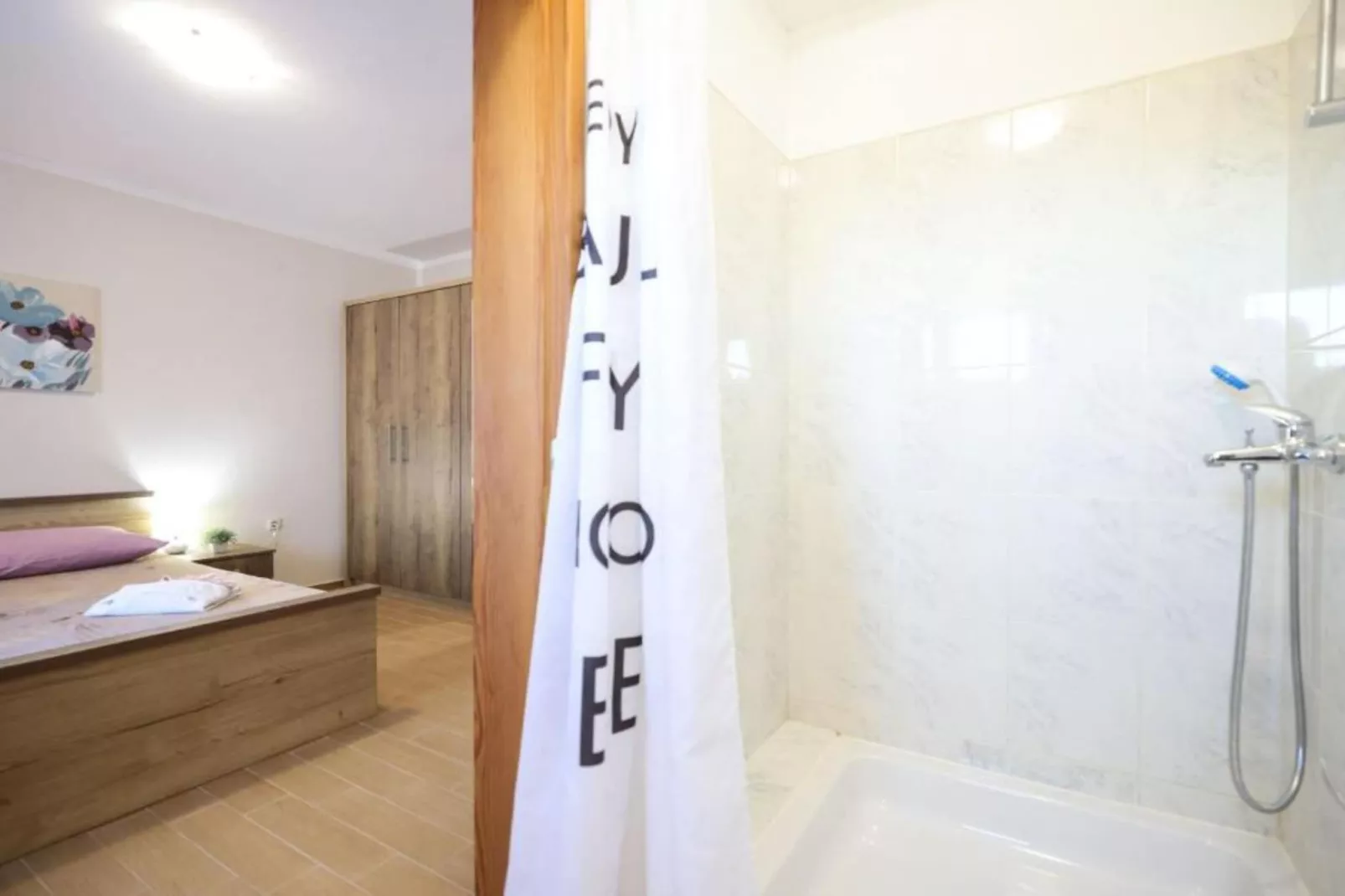 Villa Maja - Three bedroom villa with pool-Badezimmer