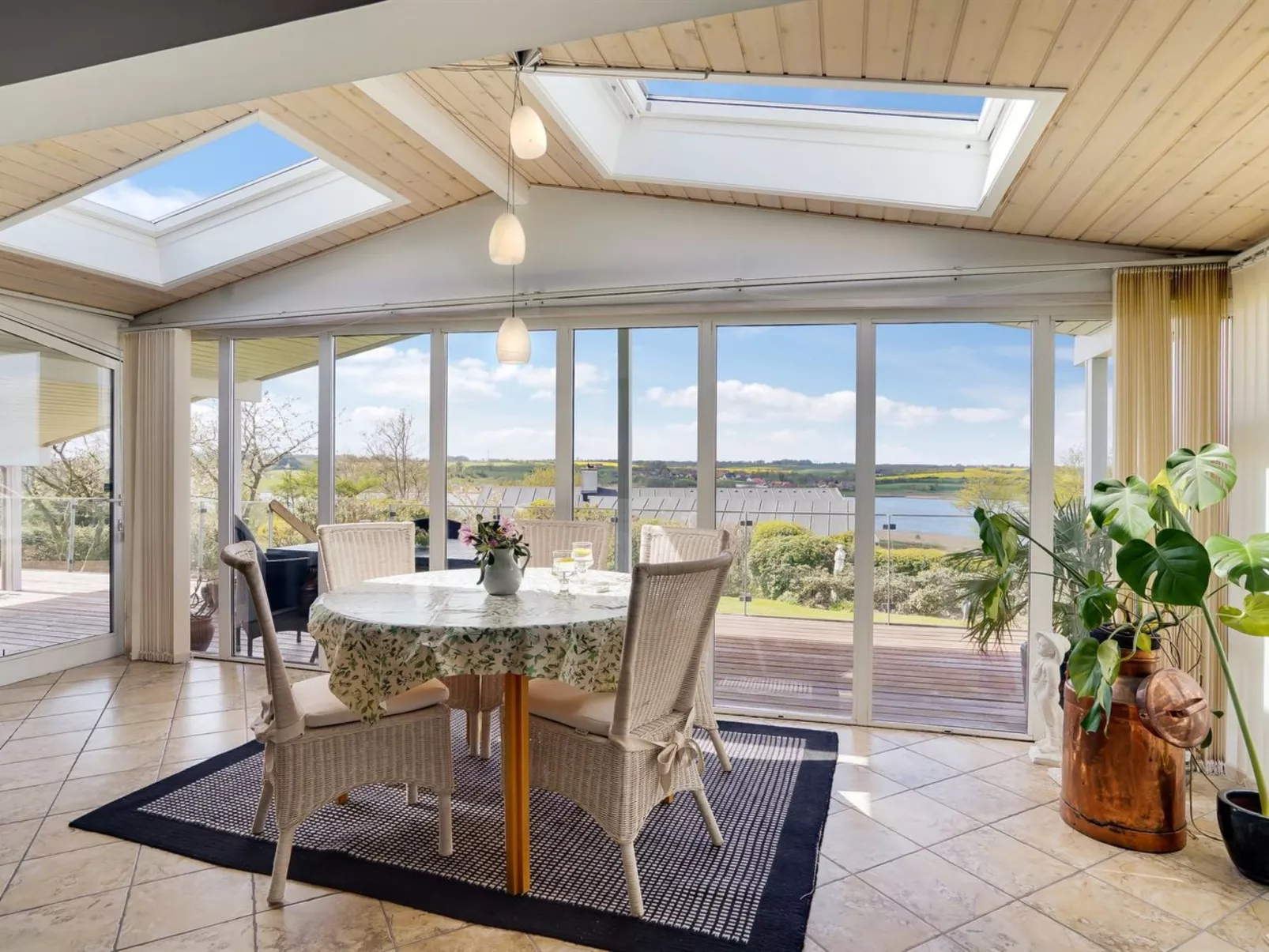 "Annabeth" - 300m to the fjord-Inside