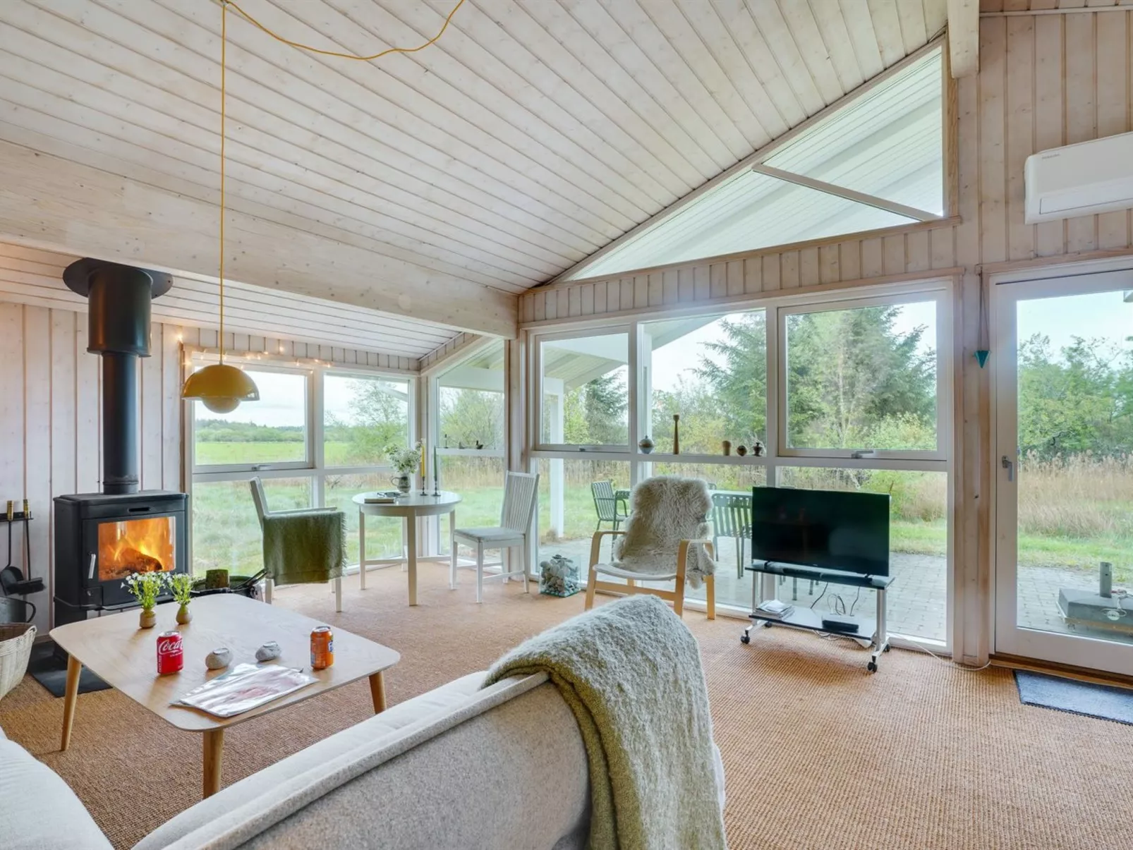 "Aameek" - 3km from the sea-Inside