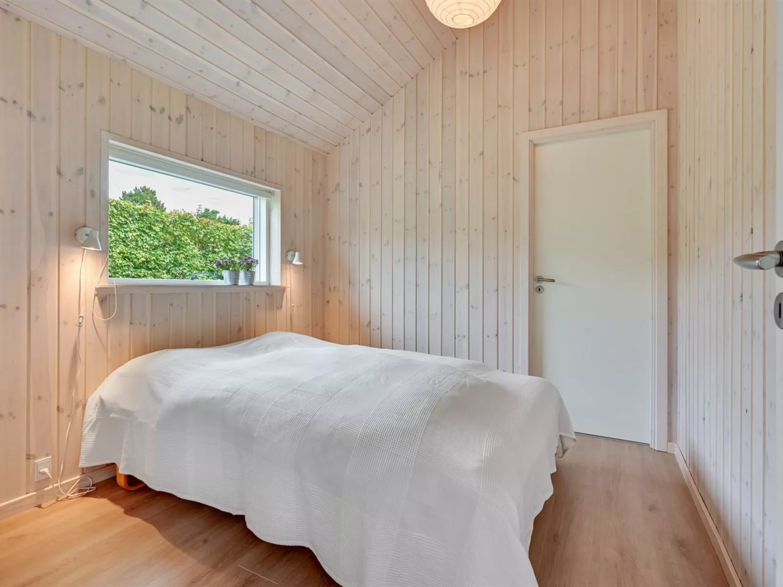 "Regni" - 300m to the fjord-Inside