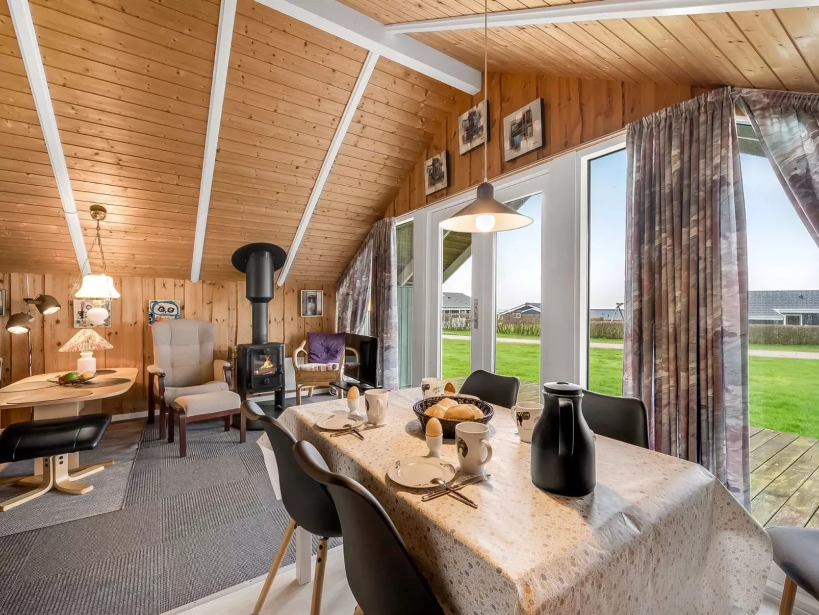 "Lonne" - 750m to the fjord-Inside