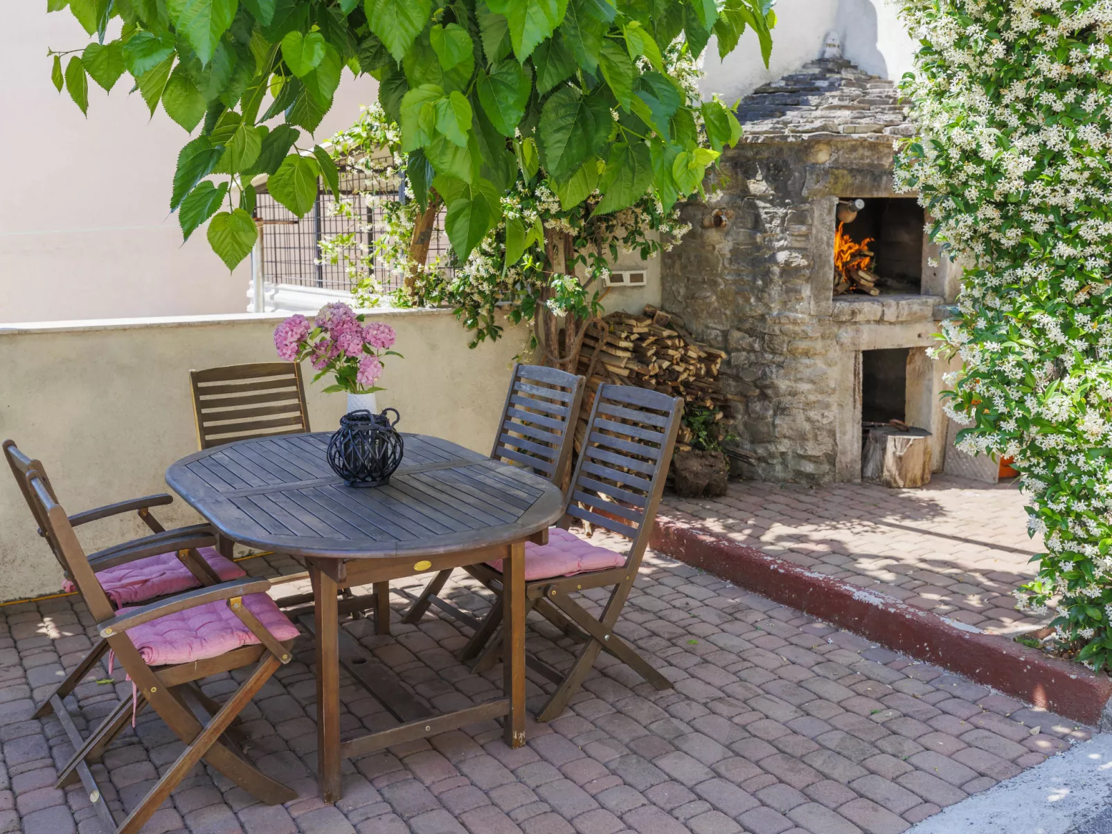 Pinia II-Outside