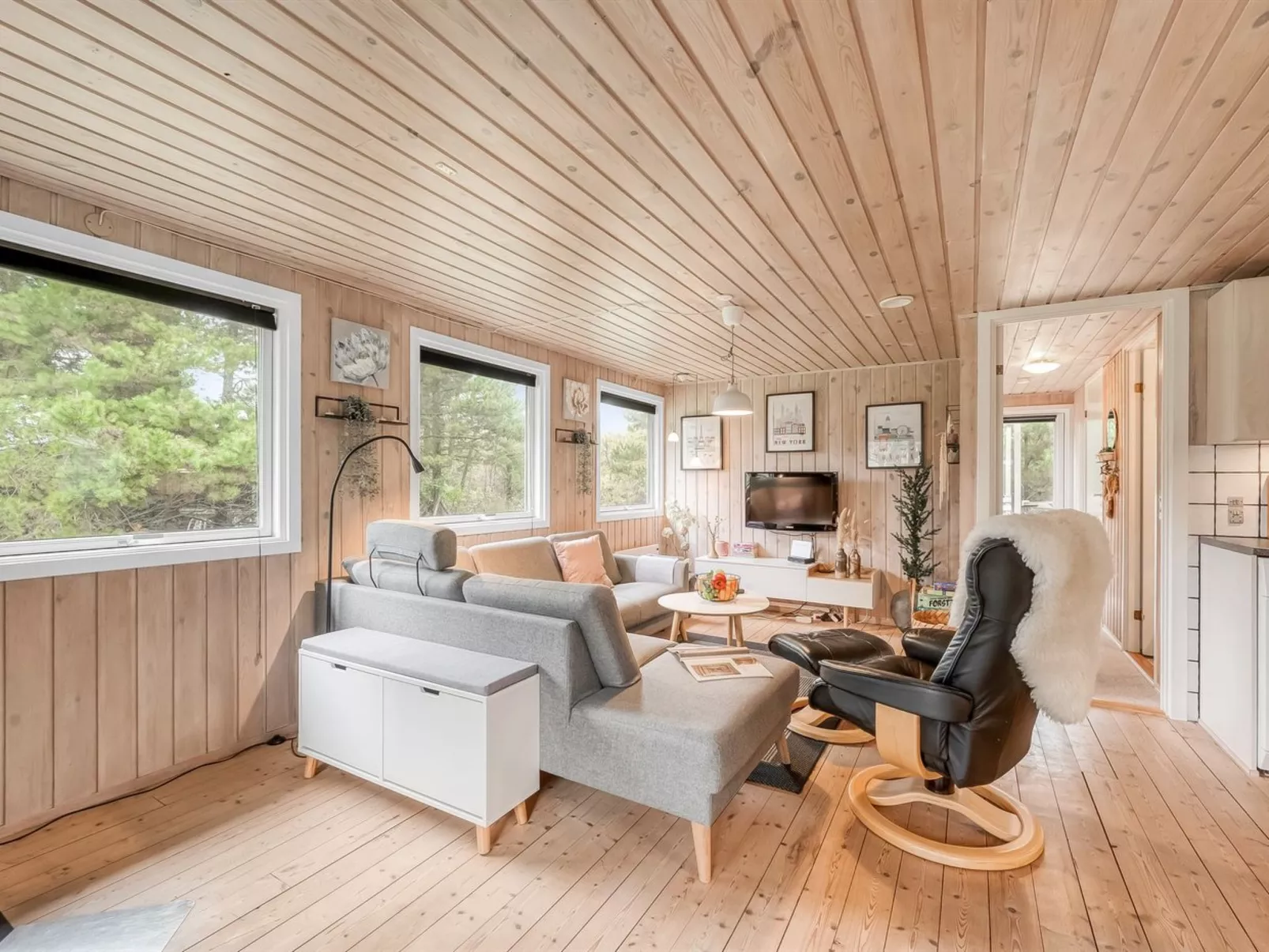 "Toimi" - 500m to the fjord-Inside