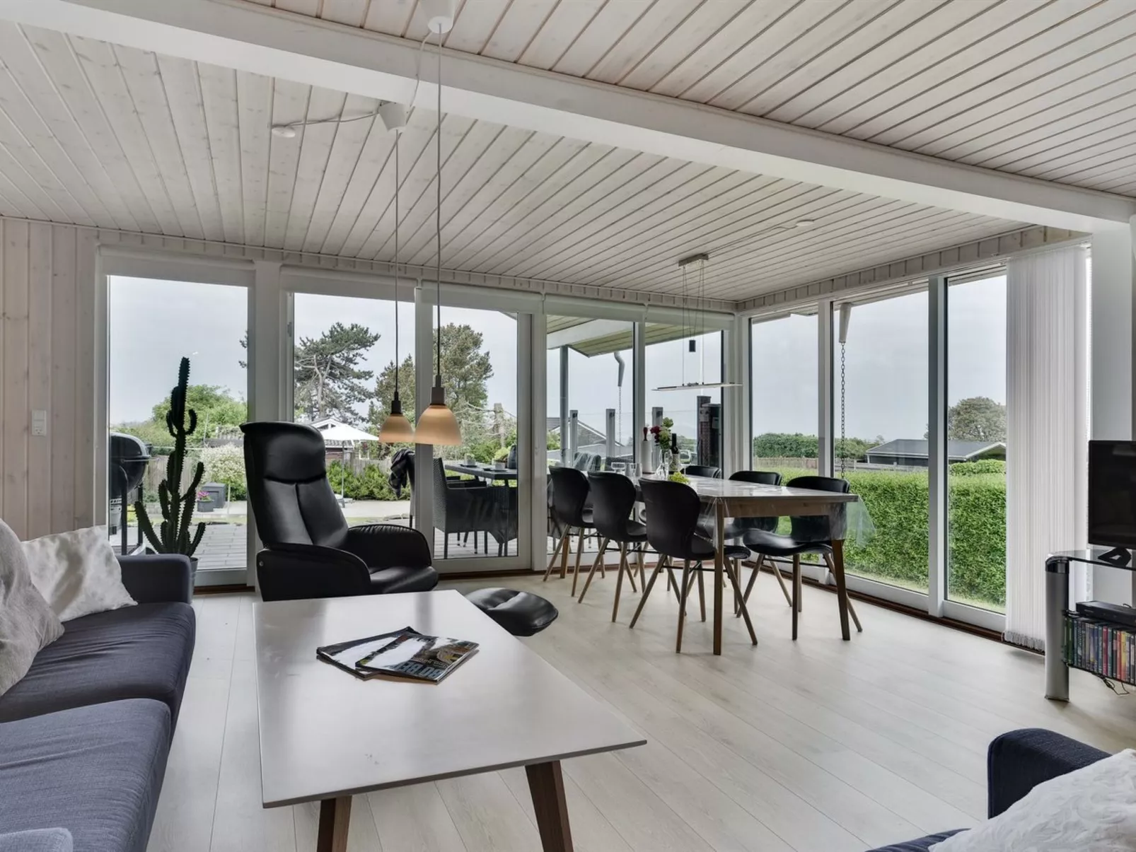 "Loi" - 200m from the sea-Inside