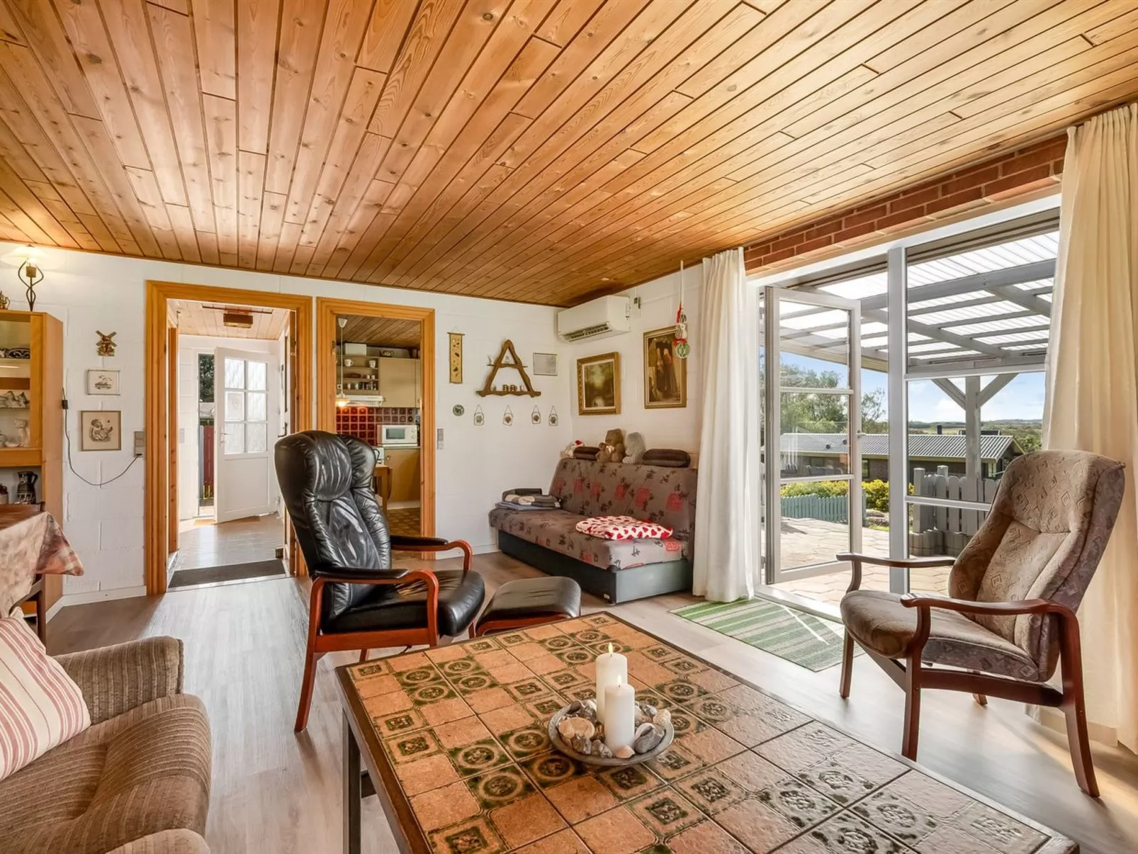 "Tuki" - 700m to the fjord-Inside