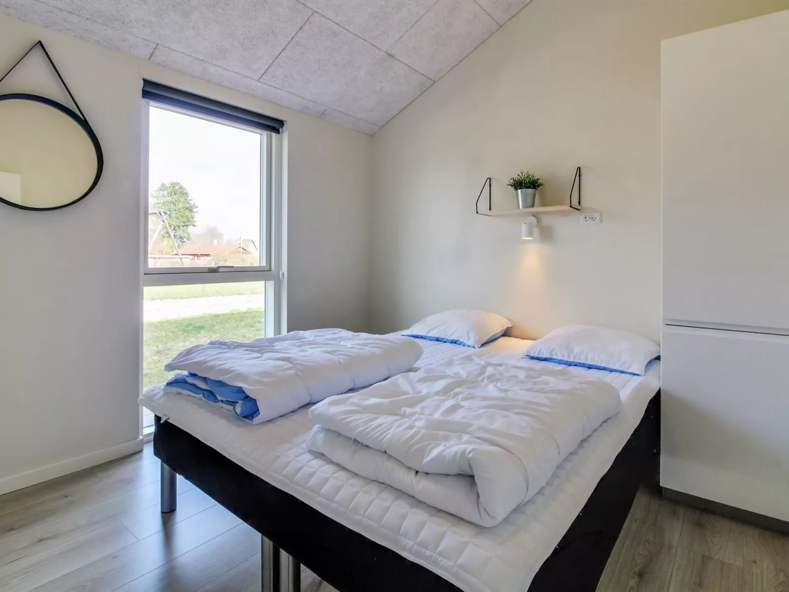 "Yakari" - 300m from the sea-Inside