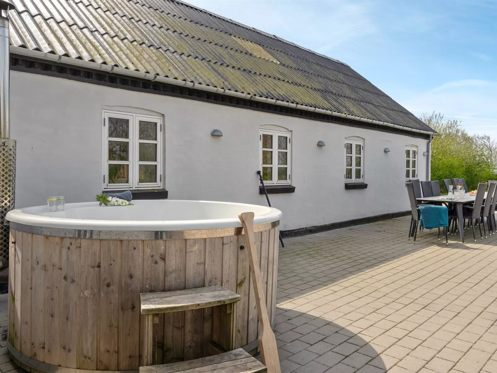 "Folkar" - 3km to the fjord-Inside