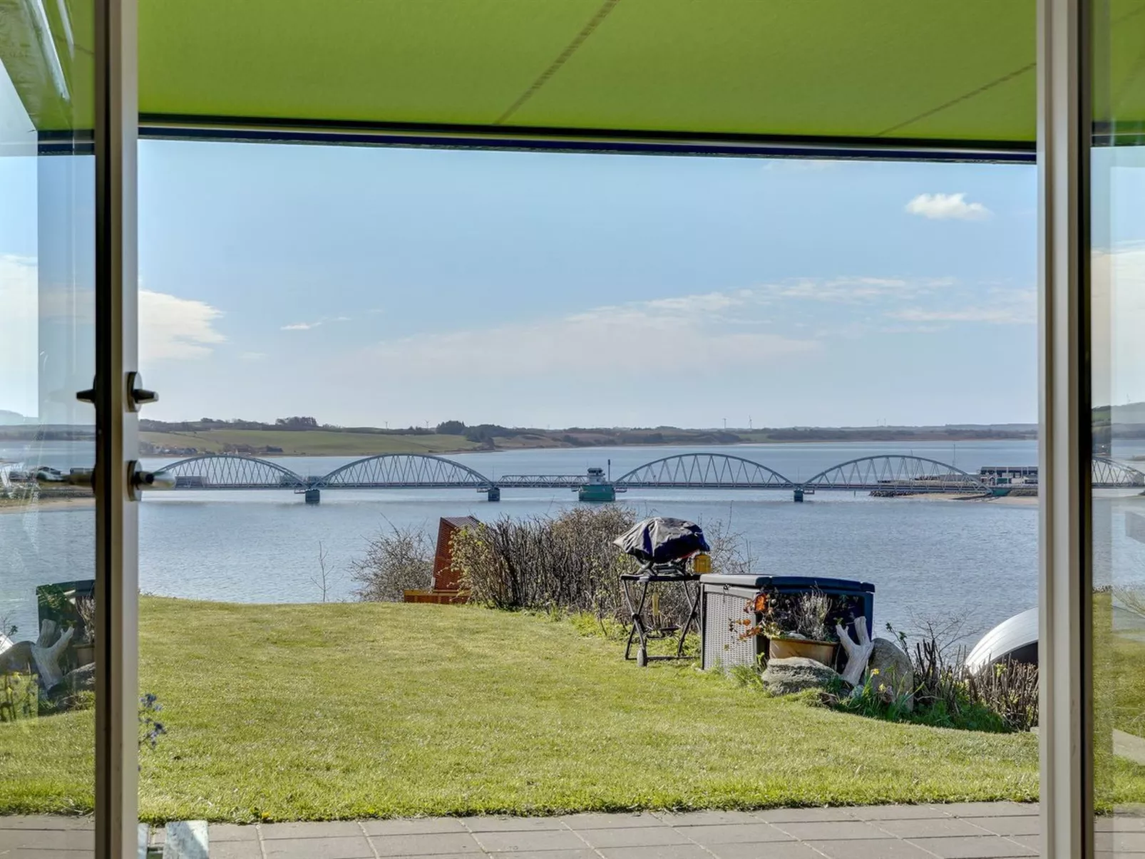 "Nielsen" - 30m to the fjord-Draußen