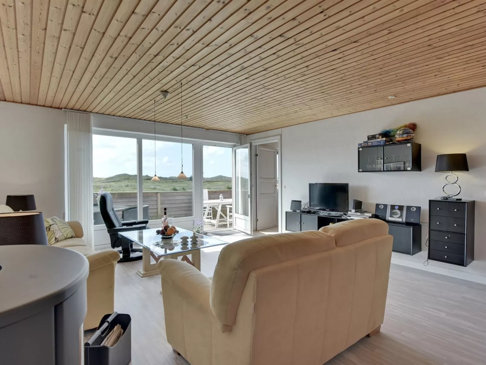 "Dorothea" - 450m to the fjord-Drinnen