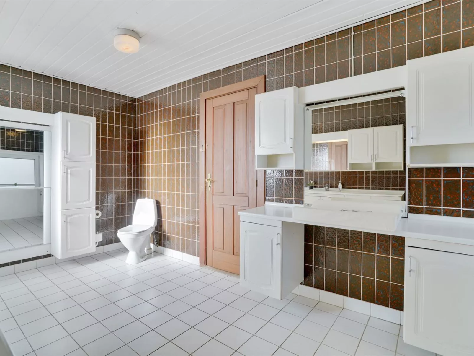 "Rahild" - 2km to the fjord-Inside