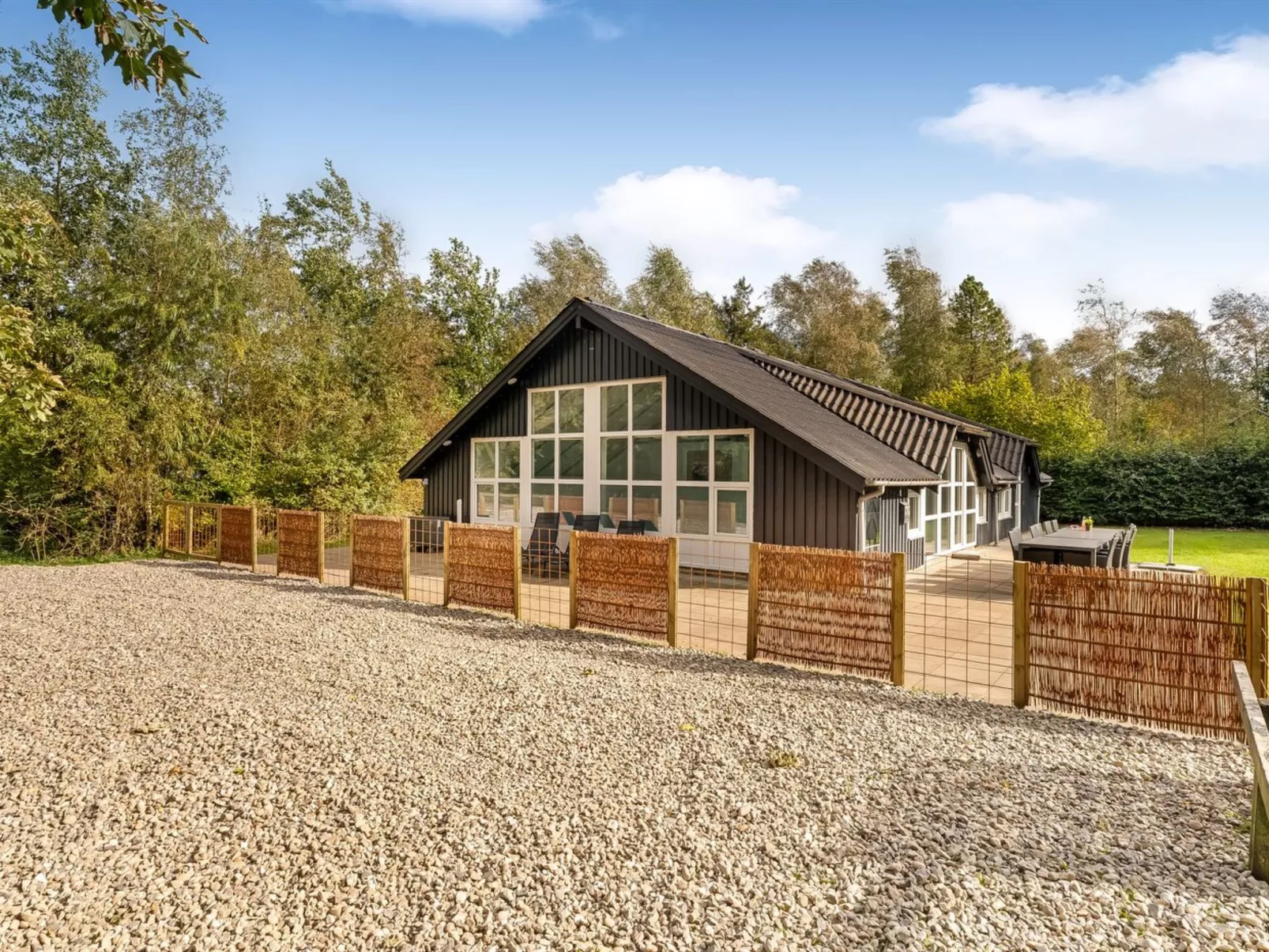 "Eisa" - 300m to the fjord-Outside