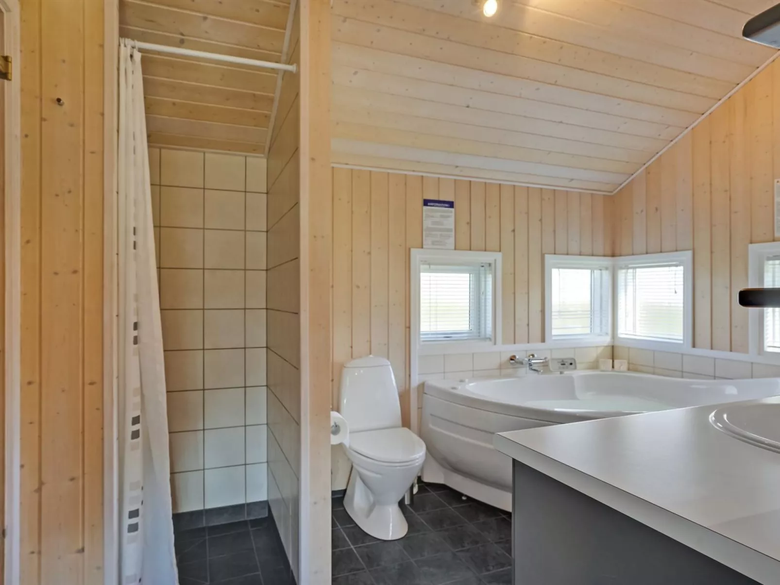 "Brynjolf" - 350m to the fjord-Inside