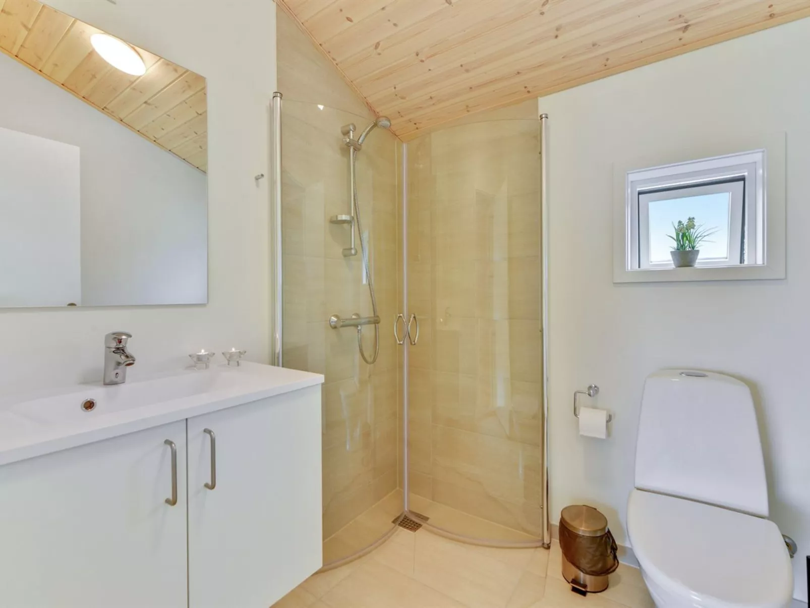 "Tindra" - 30m to the fjord-Dedans