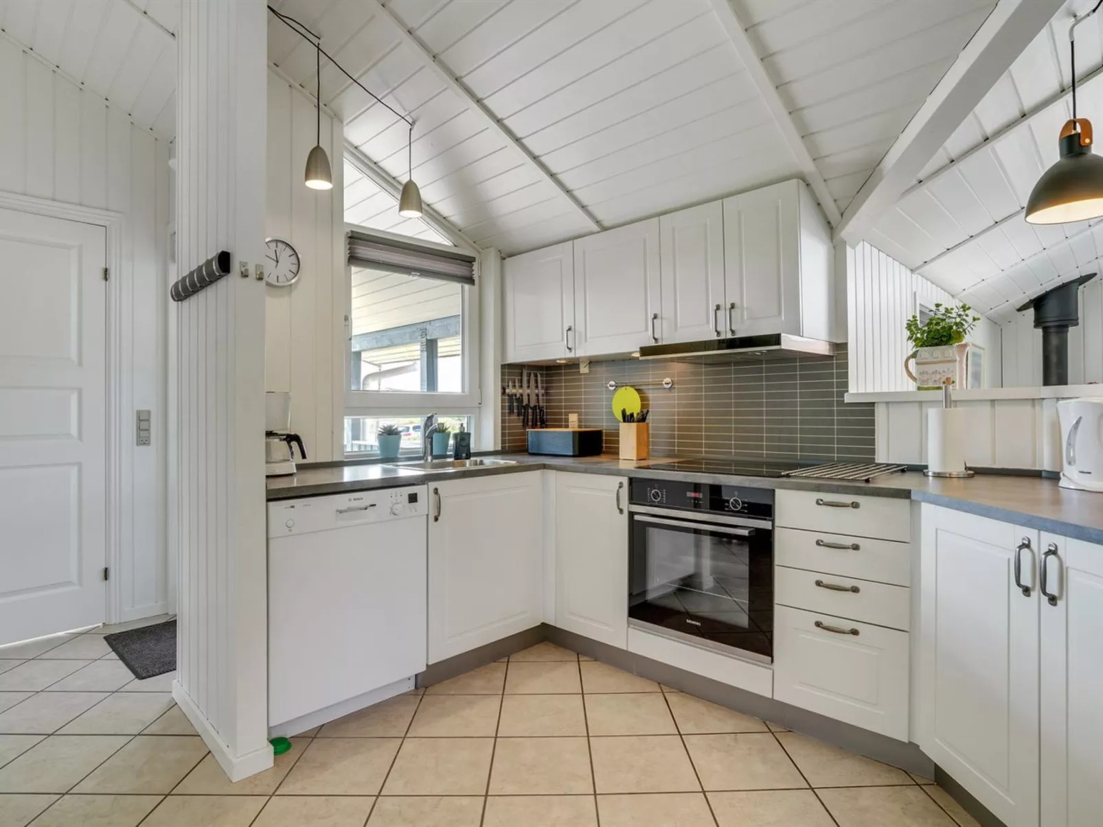 "Freek" - 400m from the sea-Inside