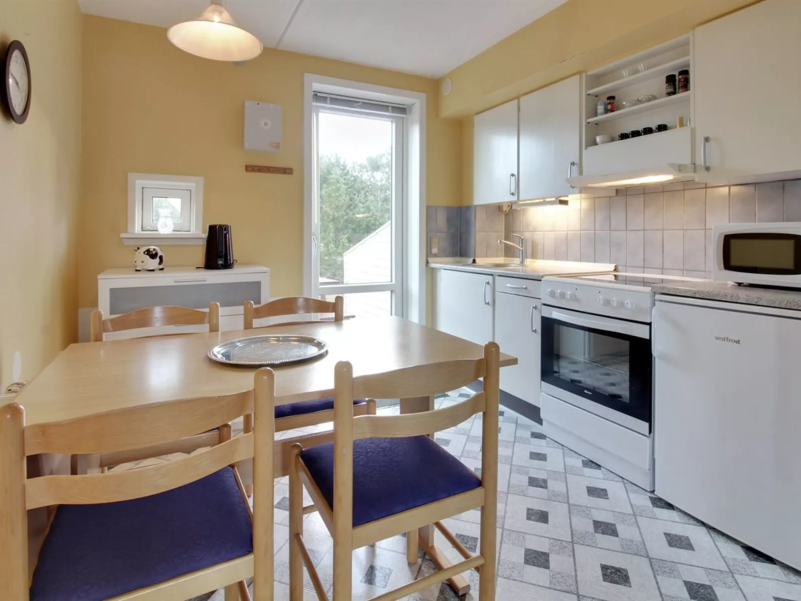 "Aya" - 2.3km from the sea-Inside