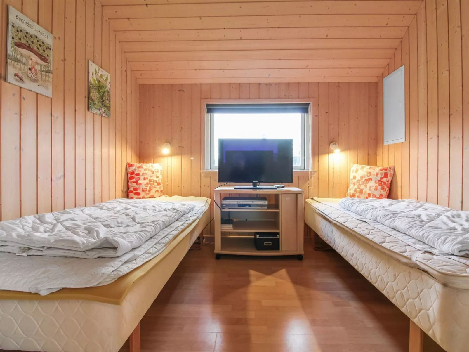 "Synnöve" - 550m from the sea-Inside