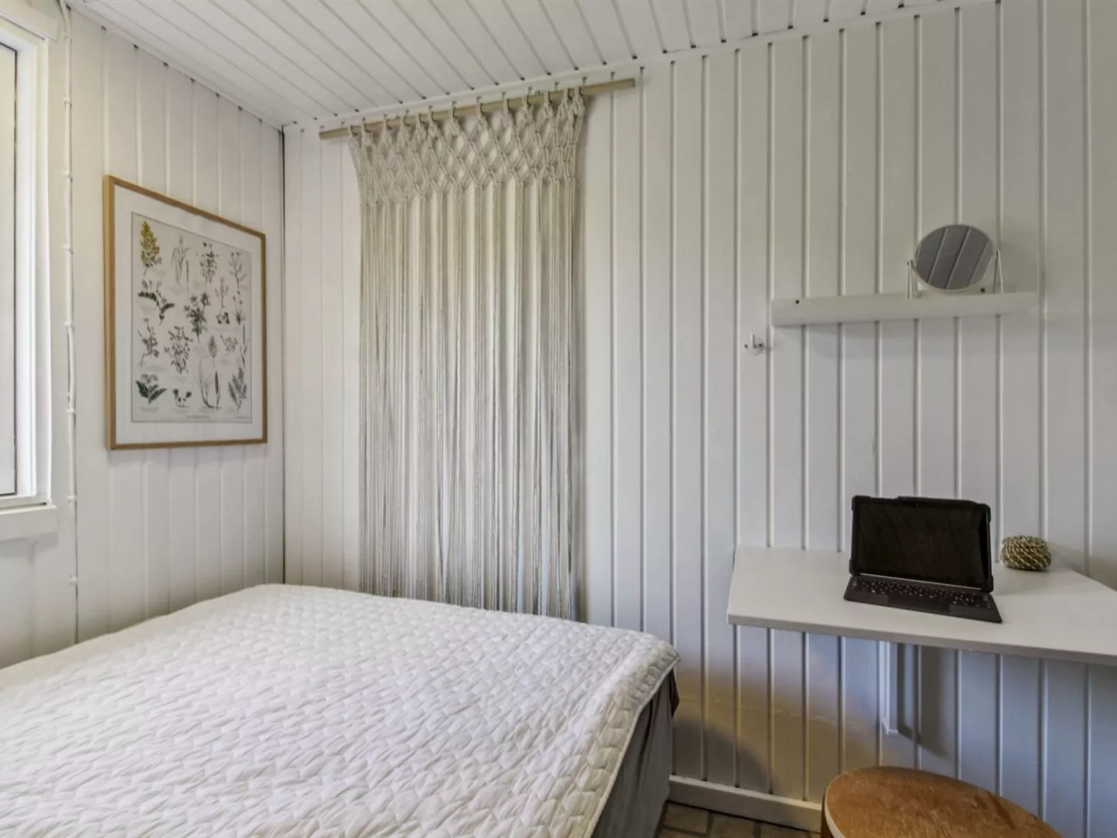 "Harry" - 100m from the sea-Dedans