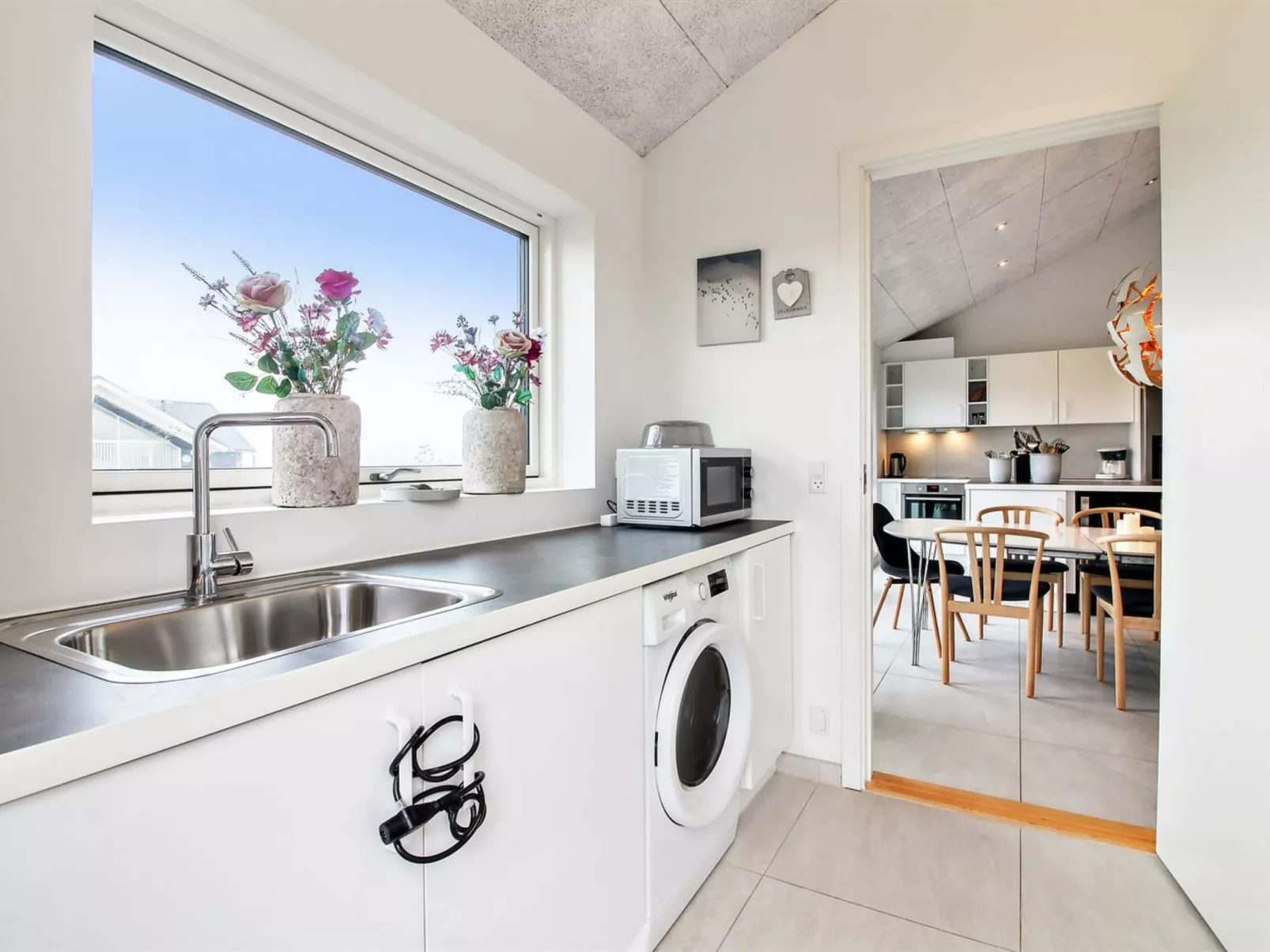 "Edgar" - 1.5km from the sea-Inside