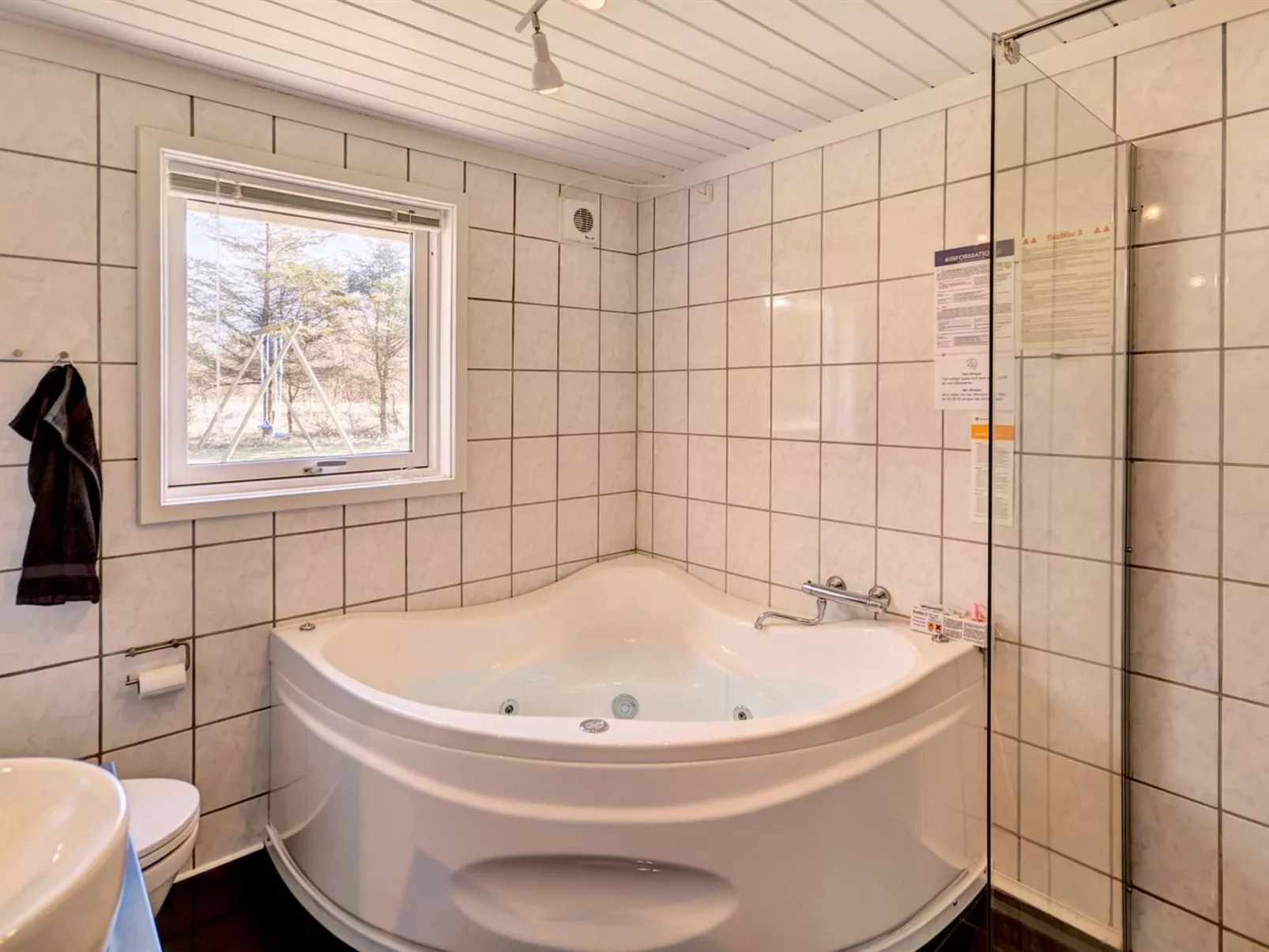 "Bylgja" - 1.7km from the sea-Dedans