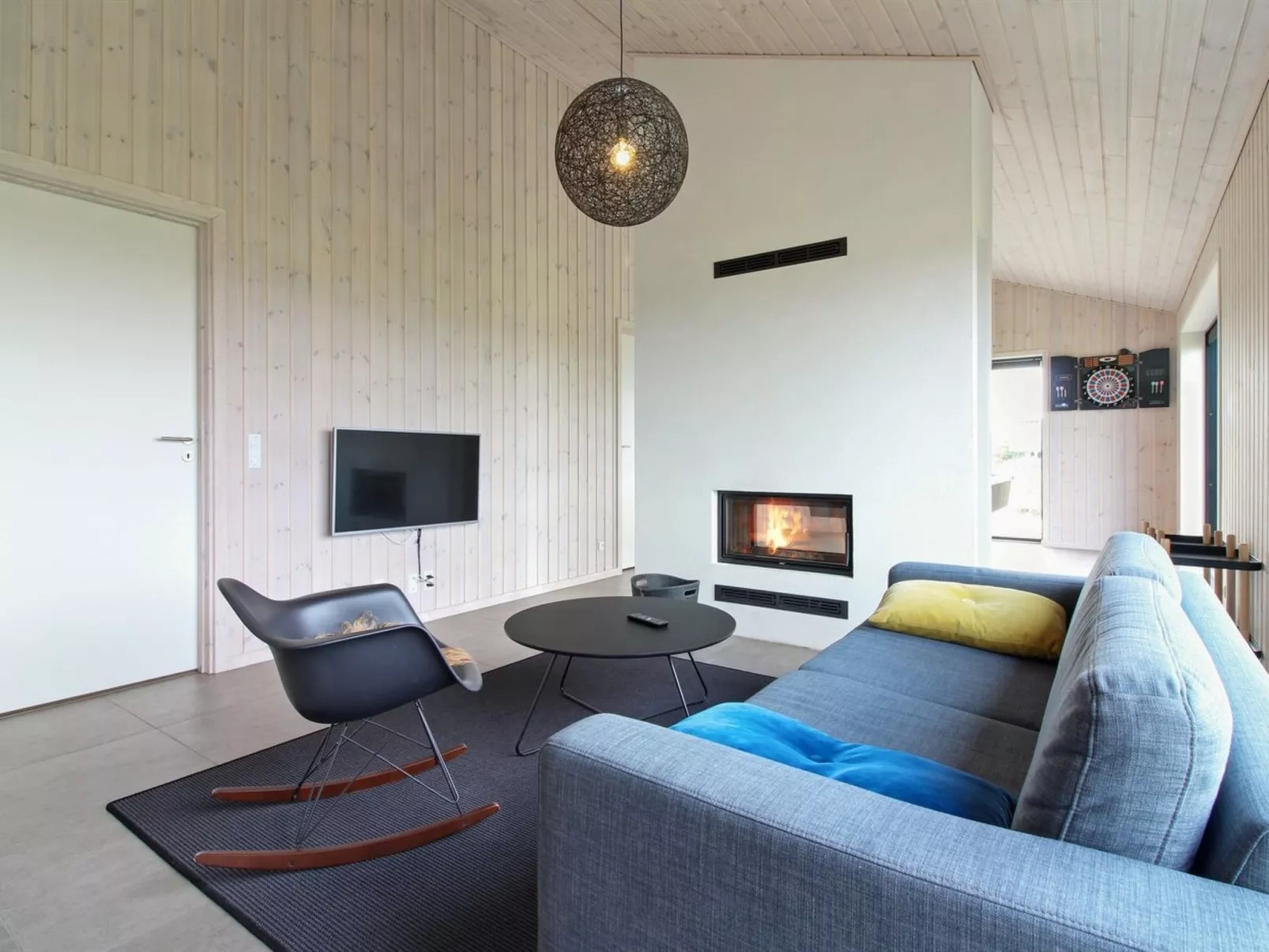 "Fannie" - 250m from the sea-Inside