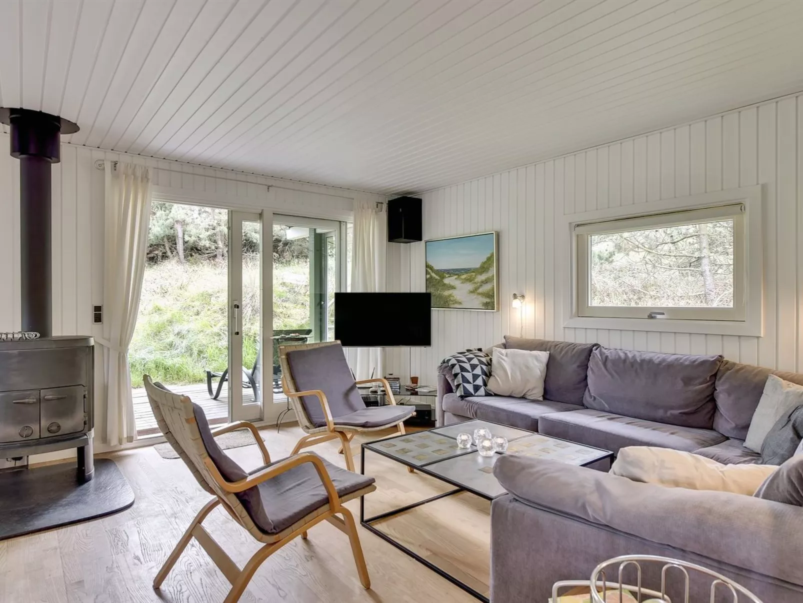 "Tjordis" - 600m to the fjord-Dedans