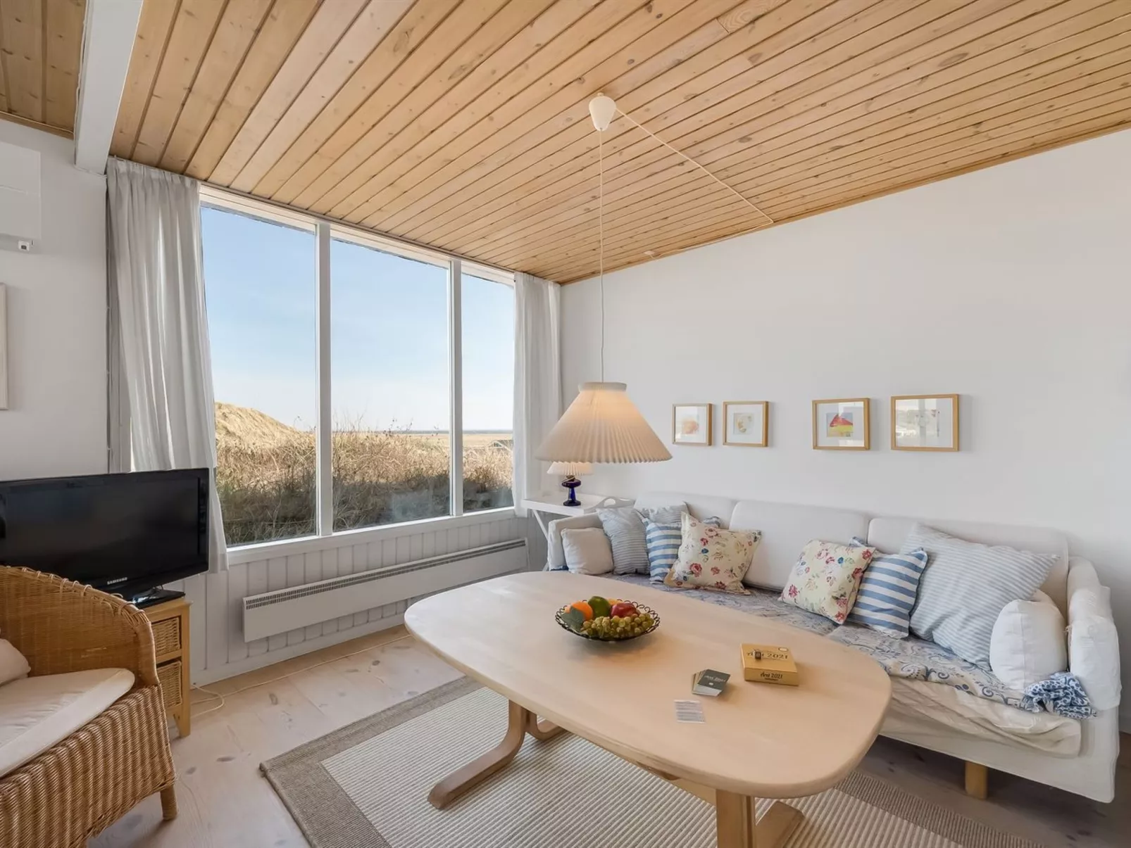 "Vina" - 200m to the fjord-Inside