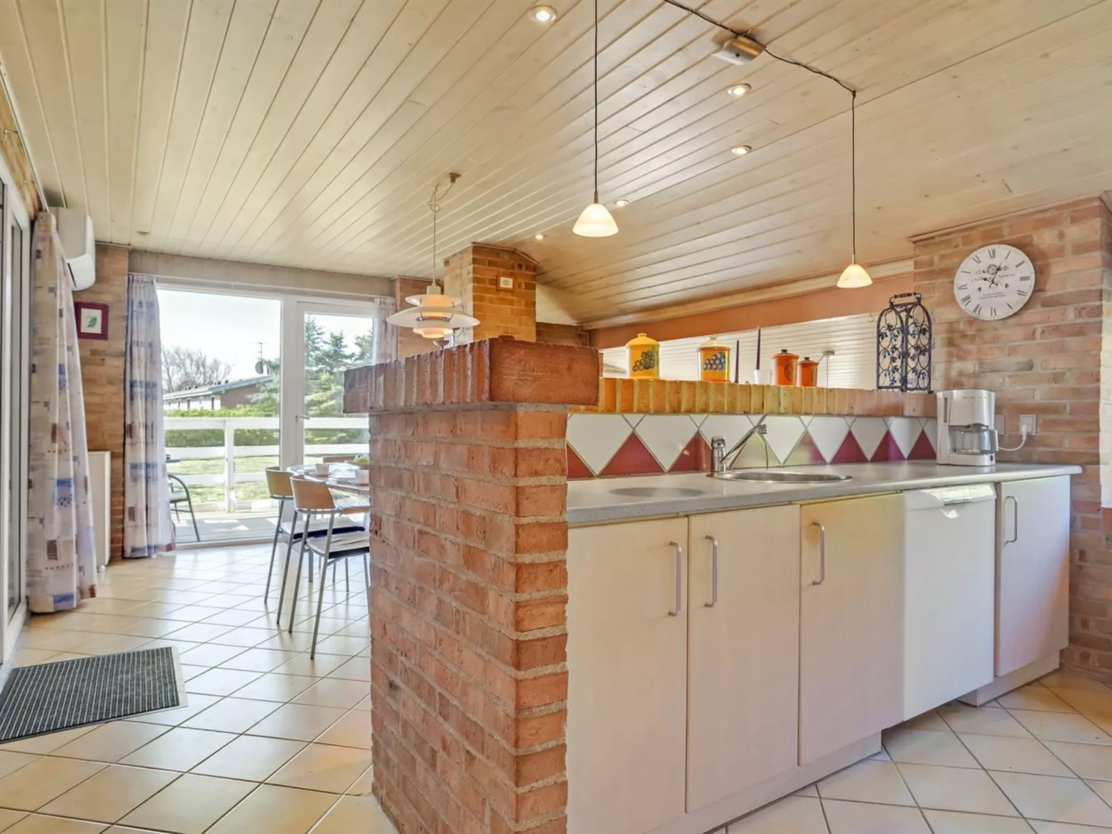 "Svane" - 1.2km from the sea-Drinnen