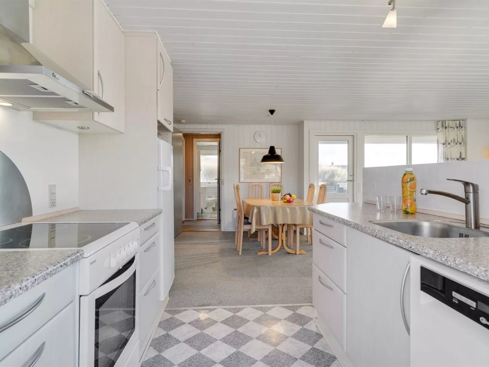 "Ozeana" -  from the sea-Dedans