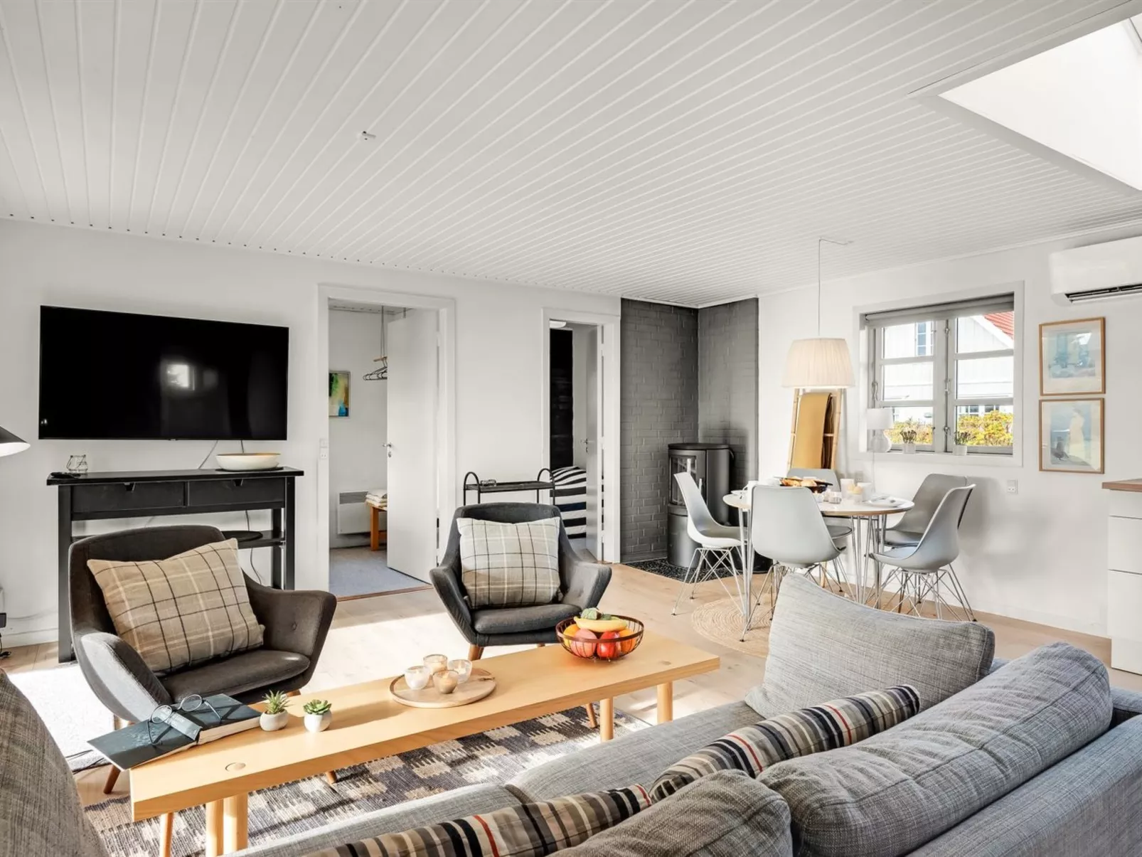 "Agni" - 800m from the sea-Dedans