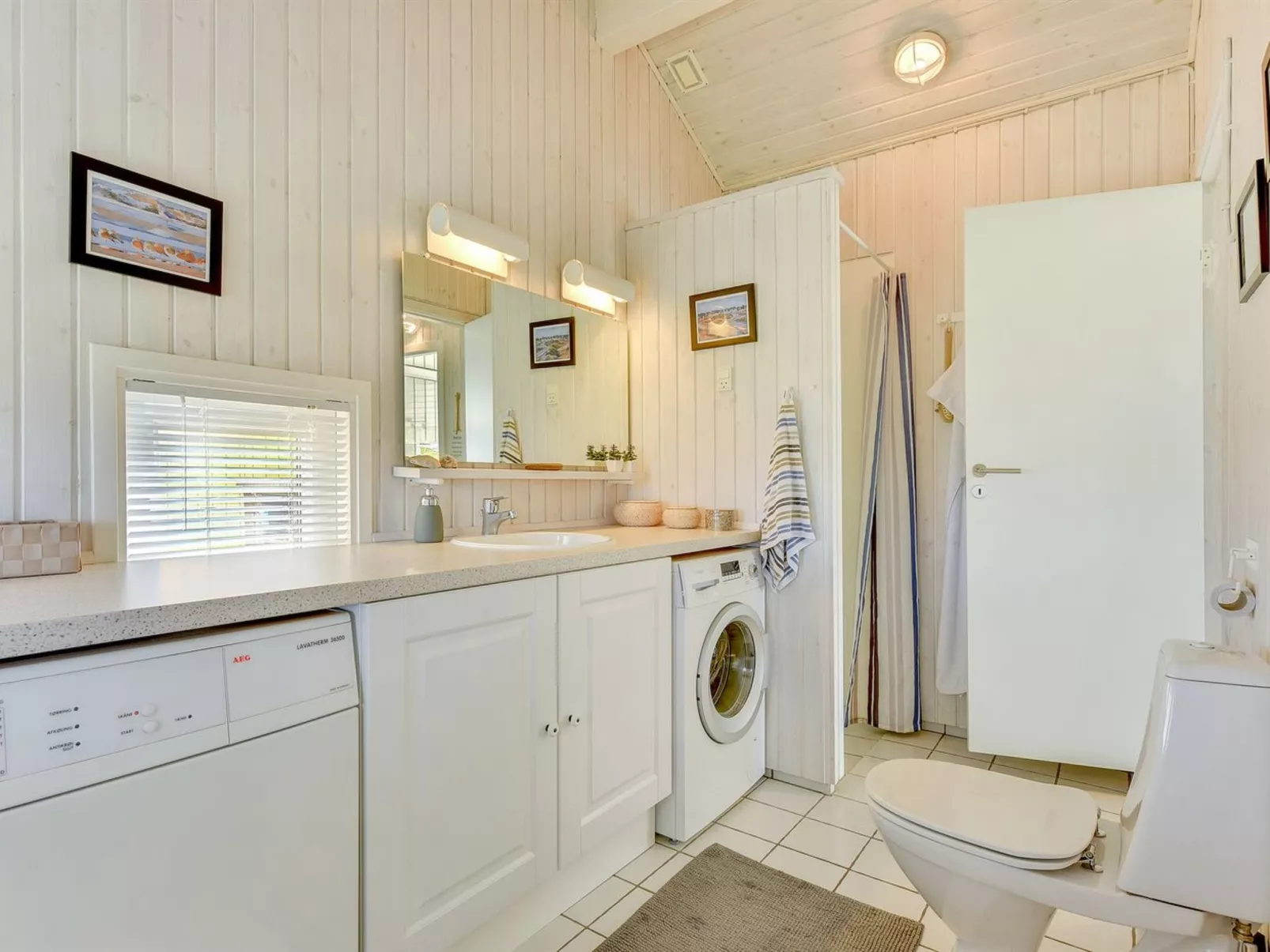 "Thrond" - 200m from the sea-Drinnen