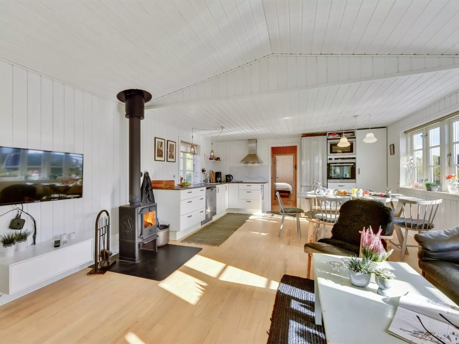 "Ayu" - 100m from the sea-Drinnen