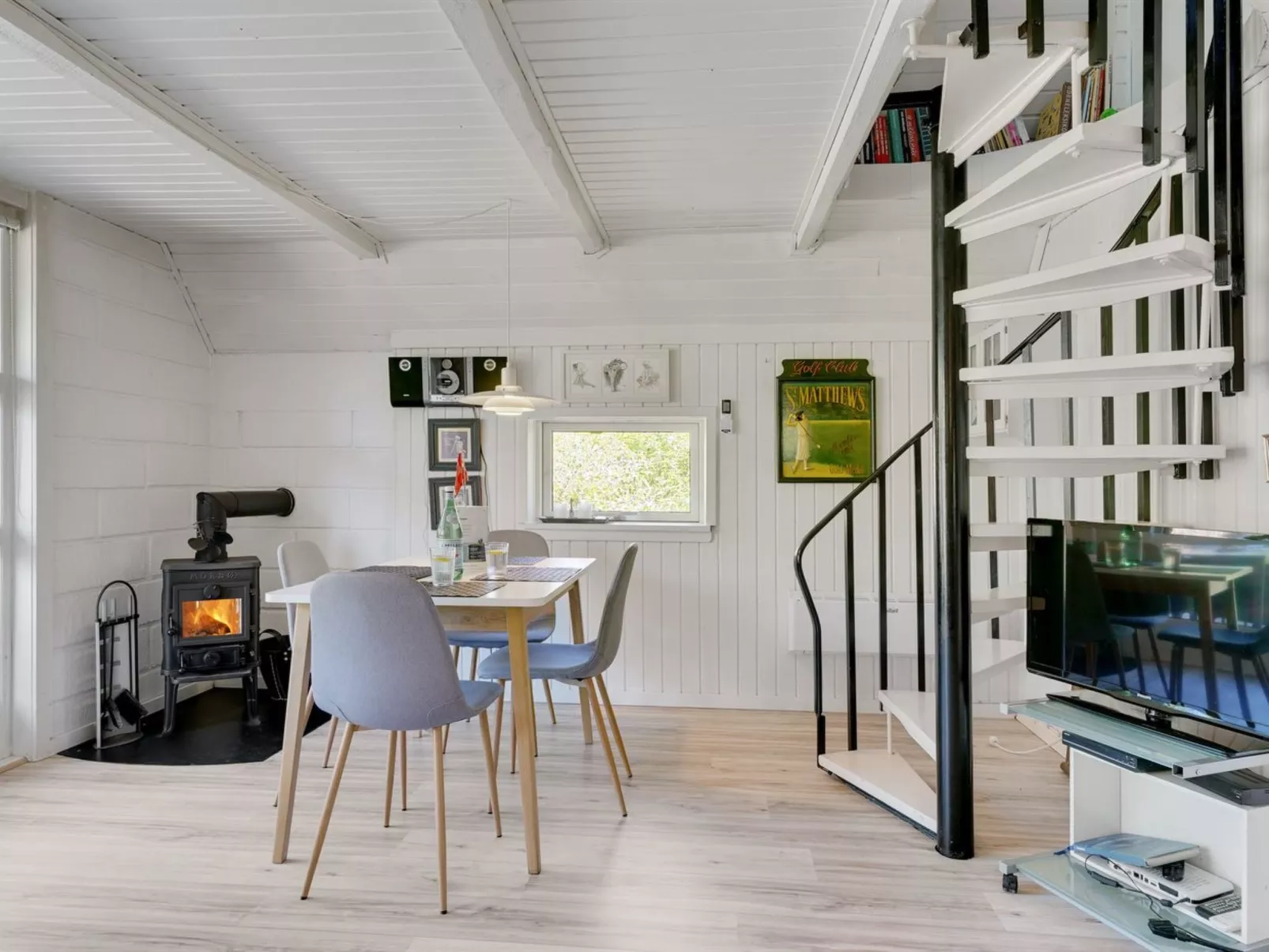 "Amelia" - 250m to the fjord-Inside