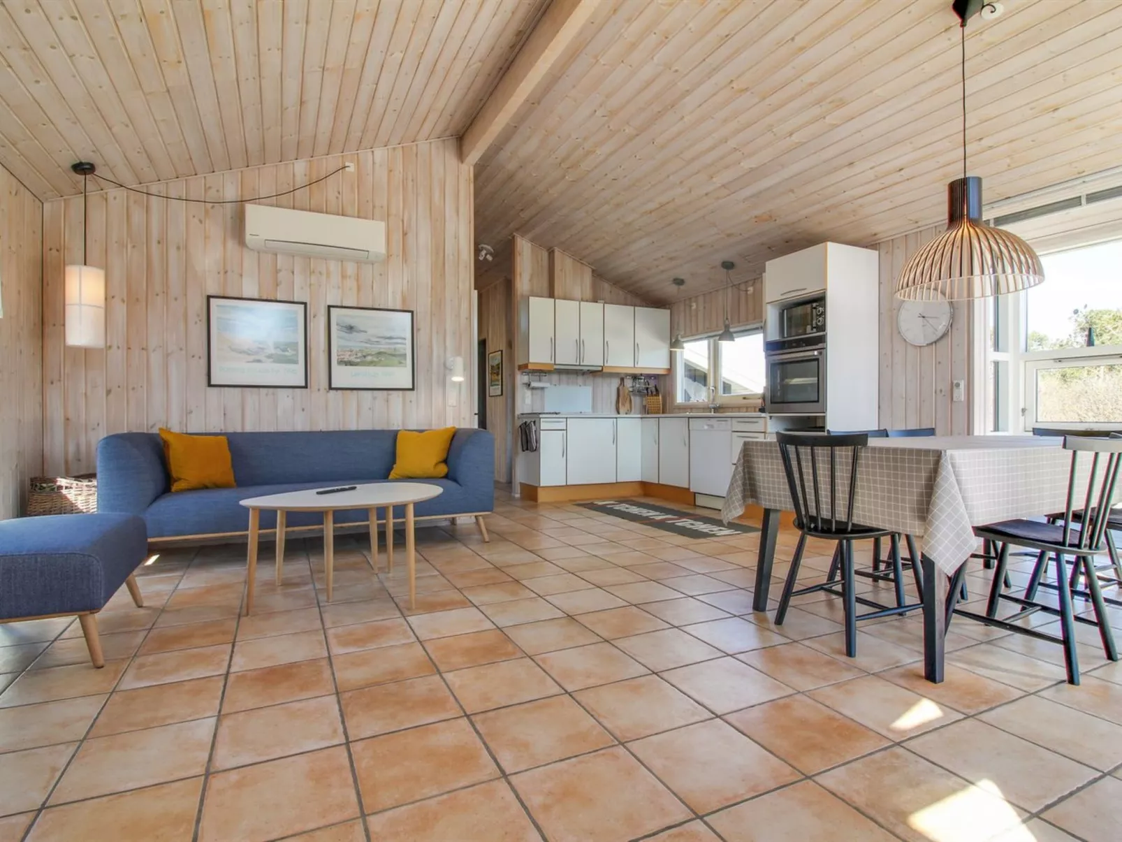 "Arkil" - 300m from the sea-Drinnen