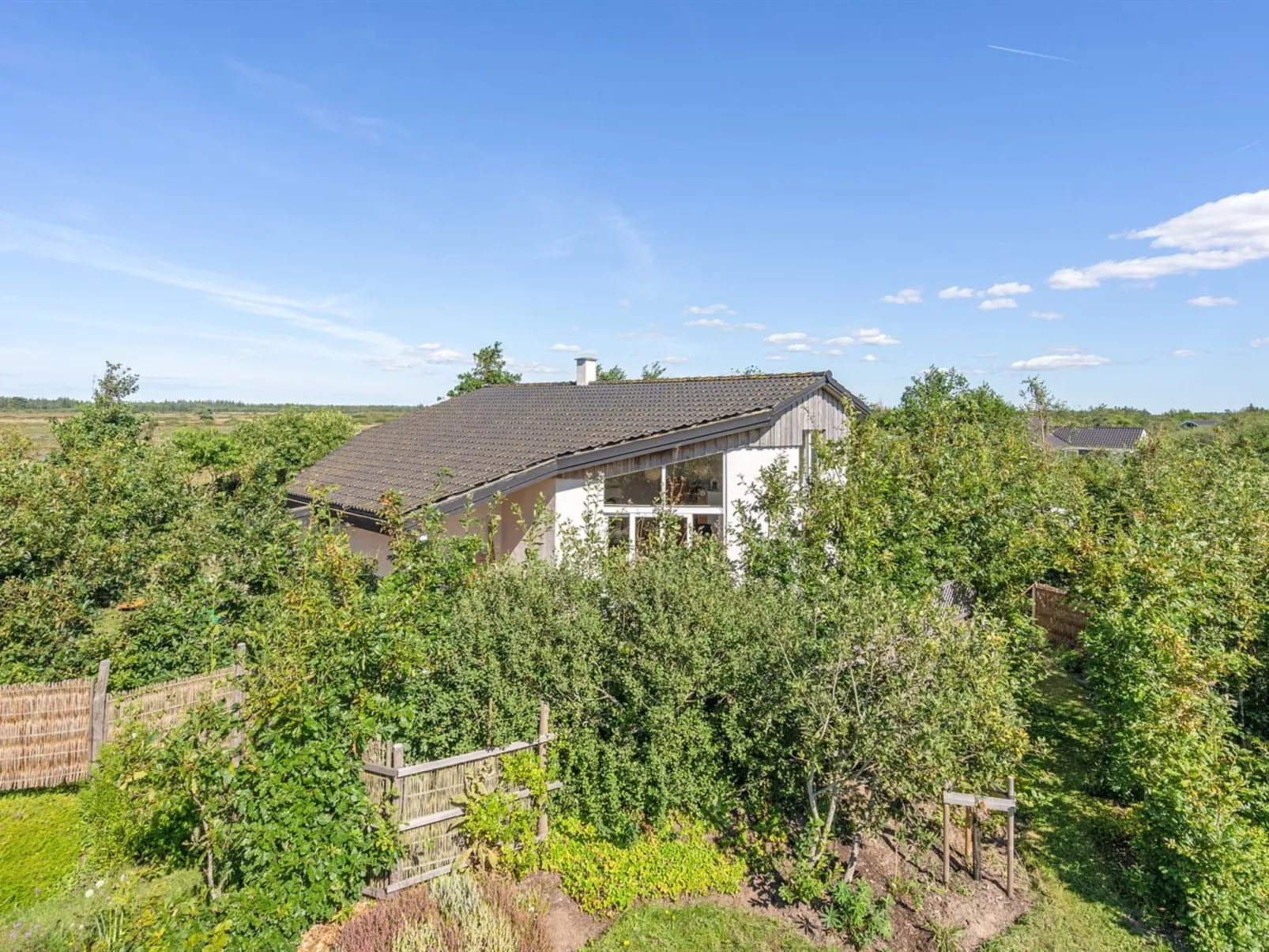 "Ullvi" - 3.8km from the sea-Outside