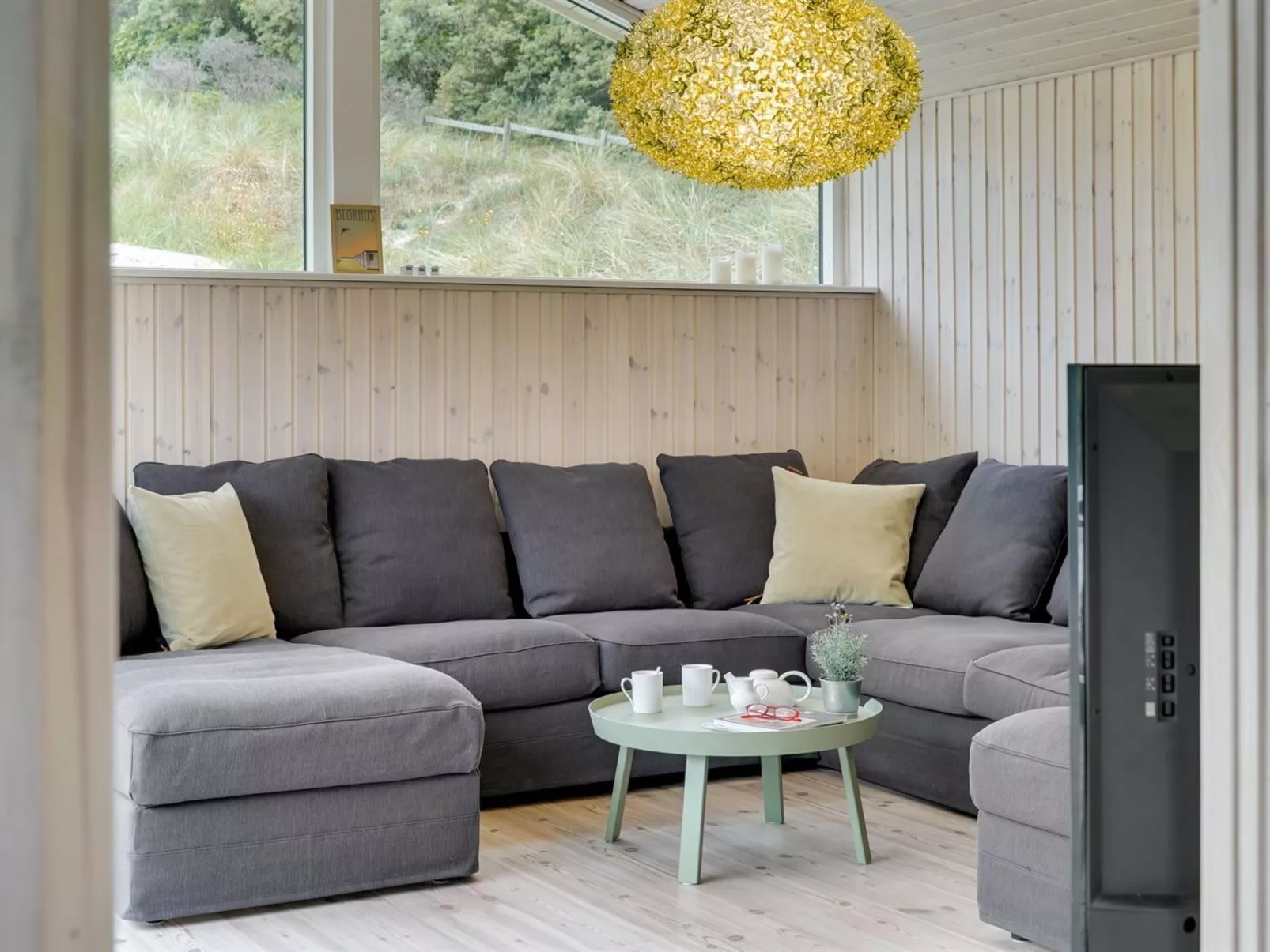 "Erwith" - 50m from the sea-Inside