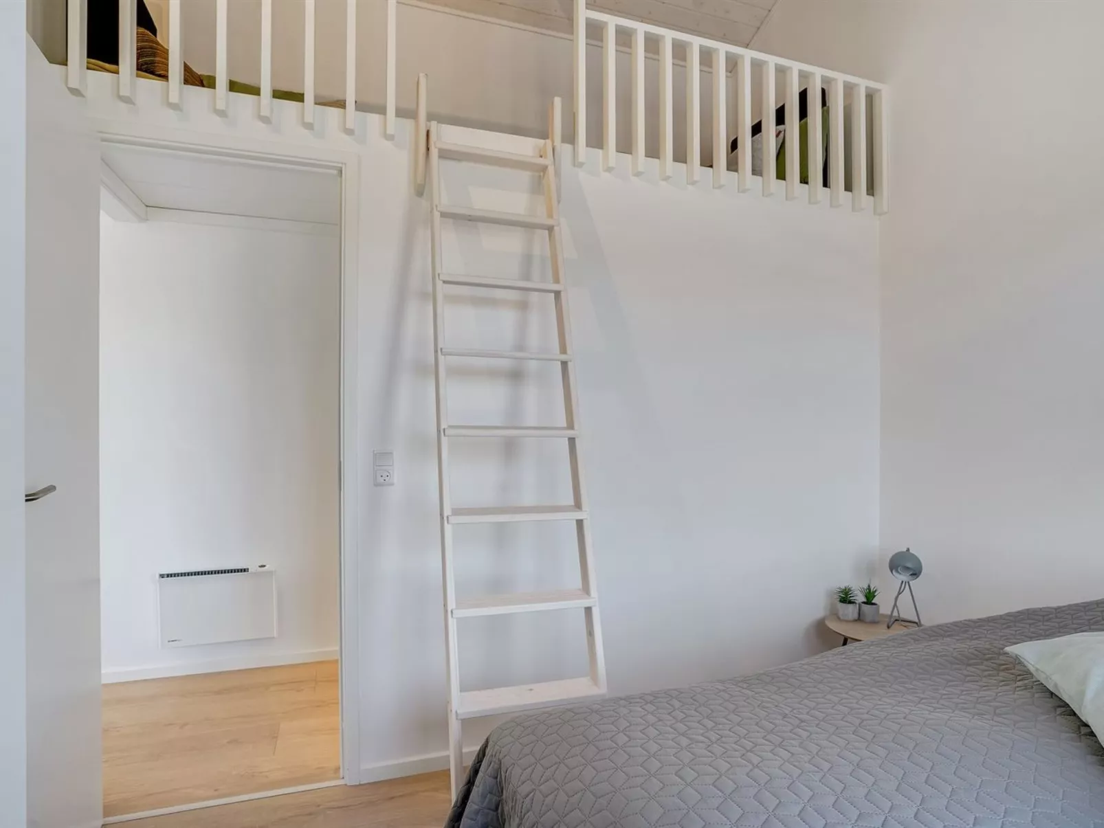 "Aiko" - 50m from the sea-Drinnen