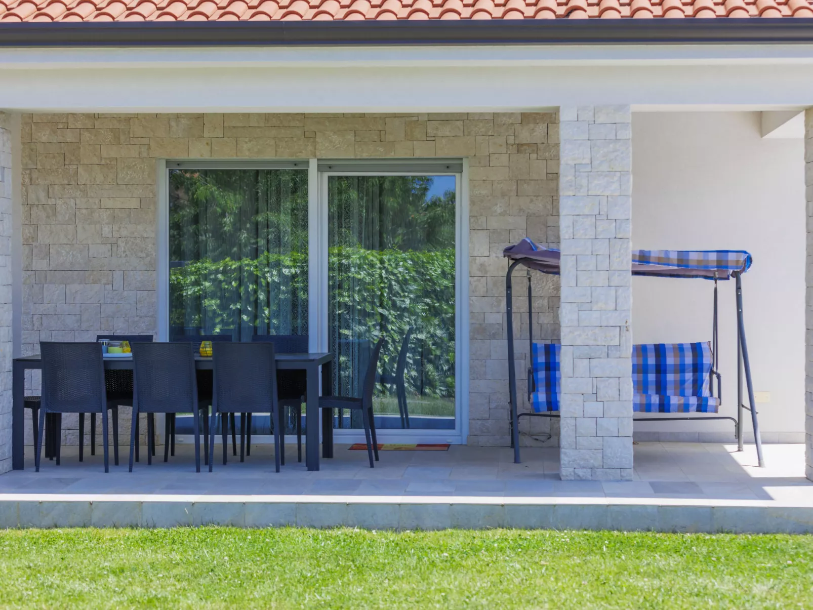 Villa Zirdum-Outside