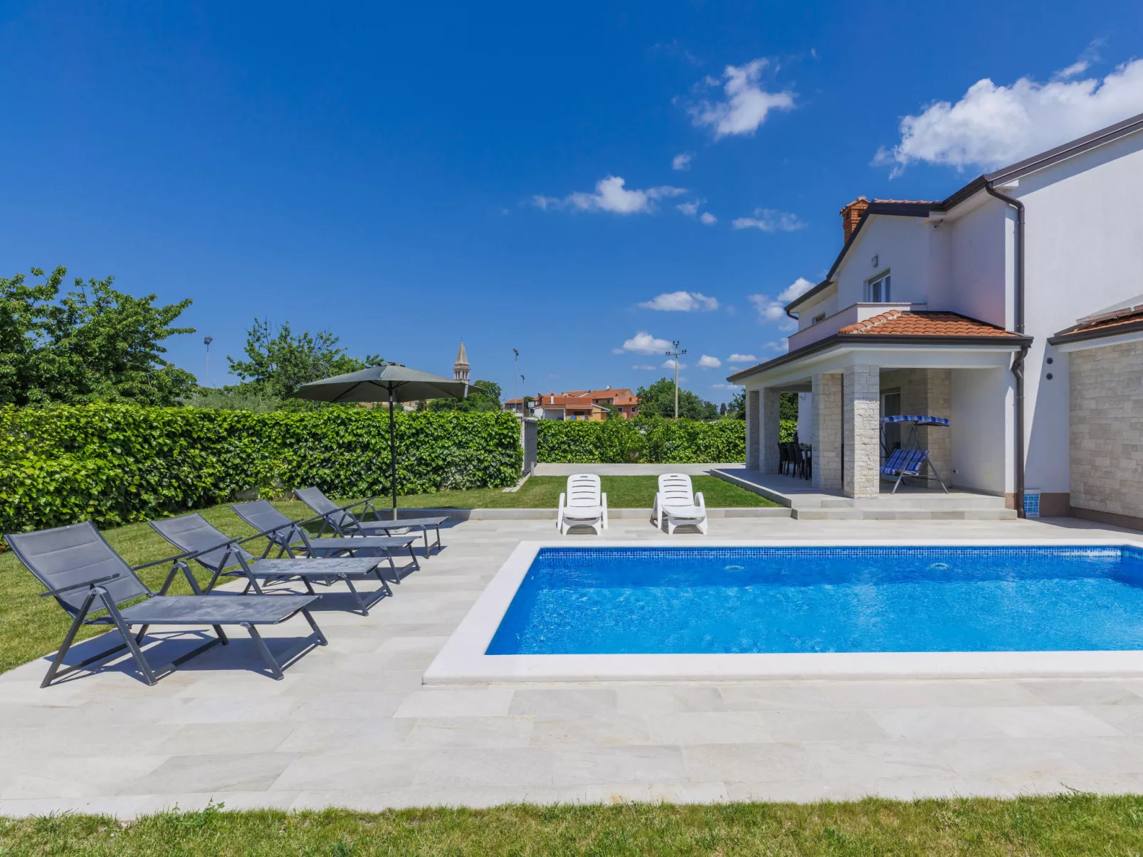 Villa Zirdum-Outside