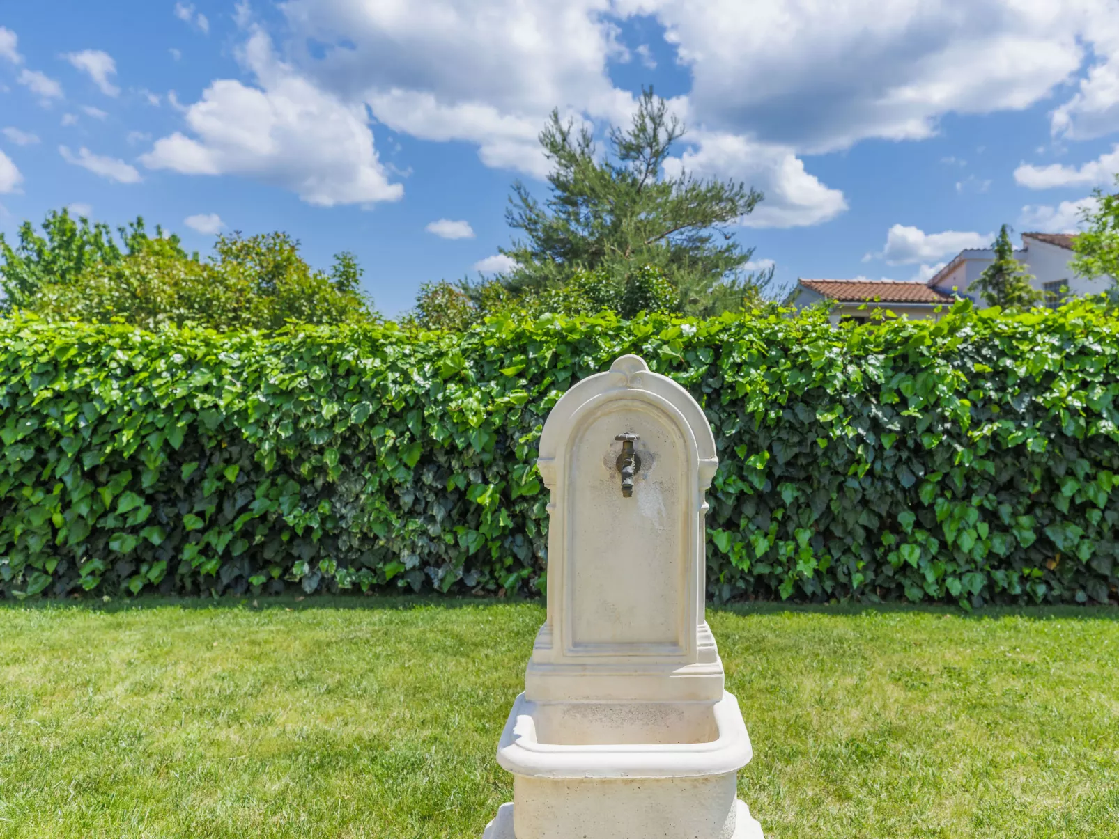 Villa Zirdum-Outside