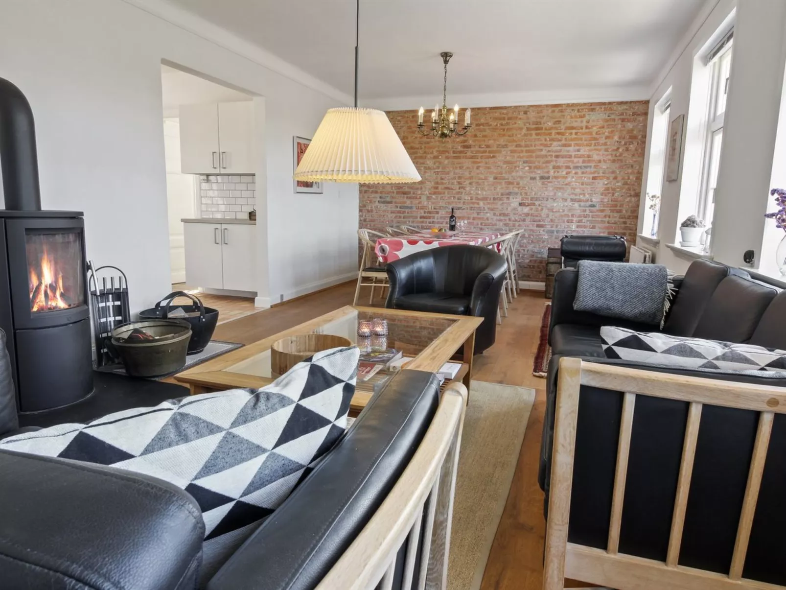 "Lilli" - 2km to the fjord-Drinnen