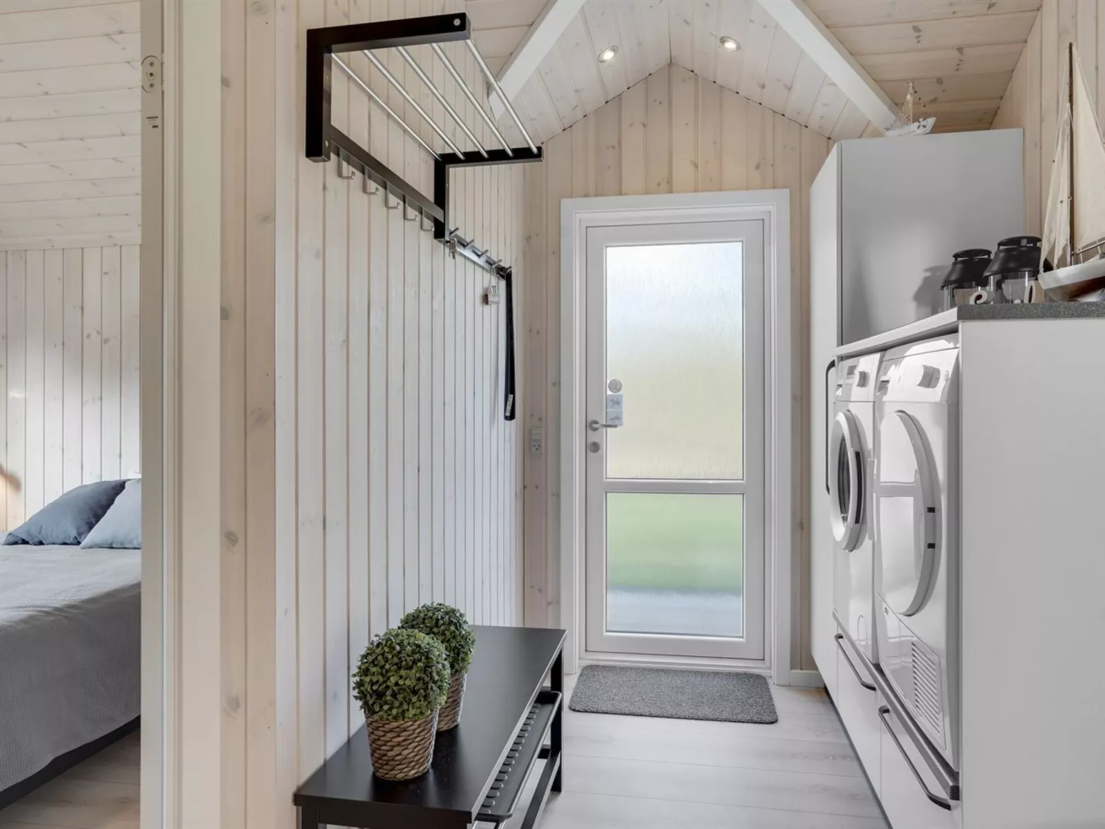 "Swavi" -  from the sea-Dedans