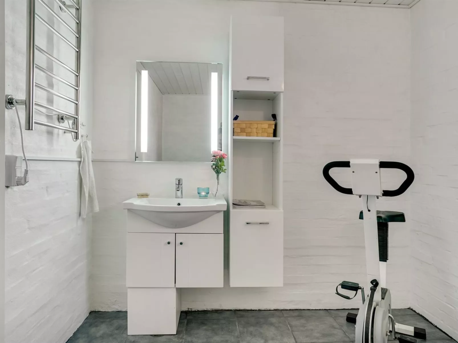 "Marlien" - 1km to the fjord-Drinnen