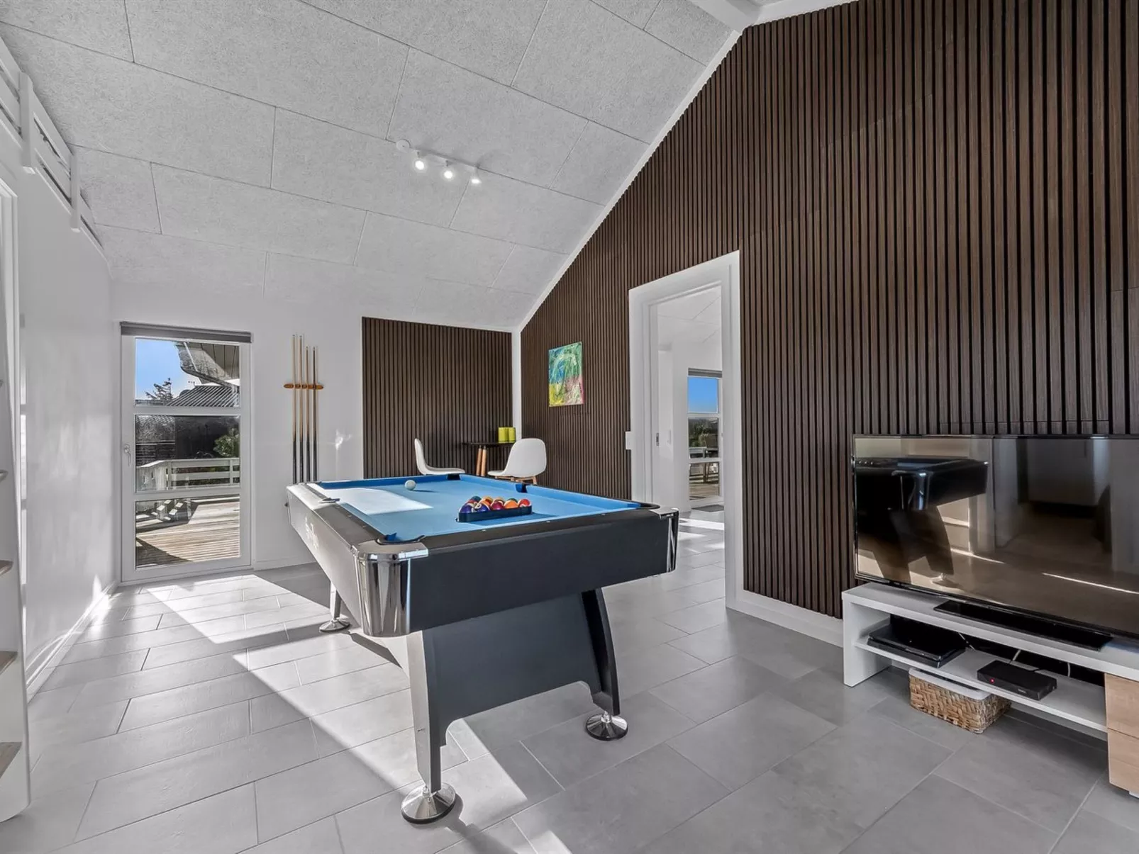 "Niesina" -  from the sea-Drinnen