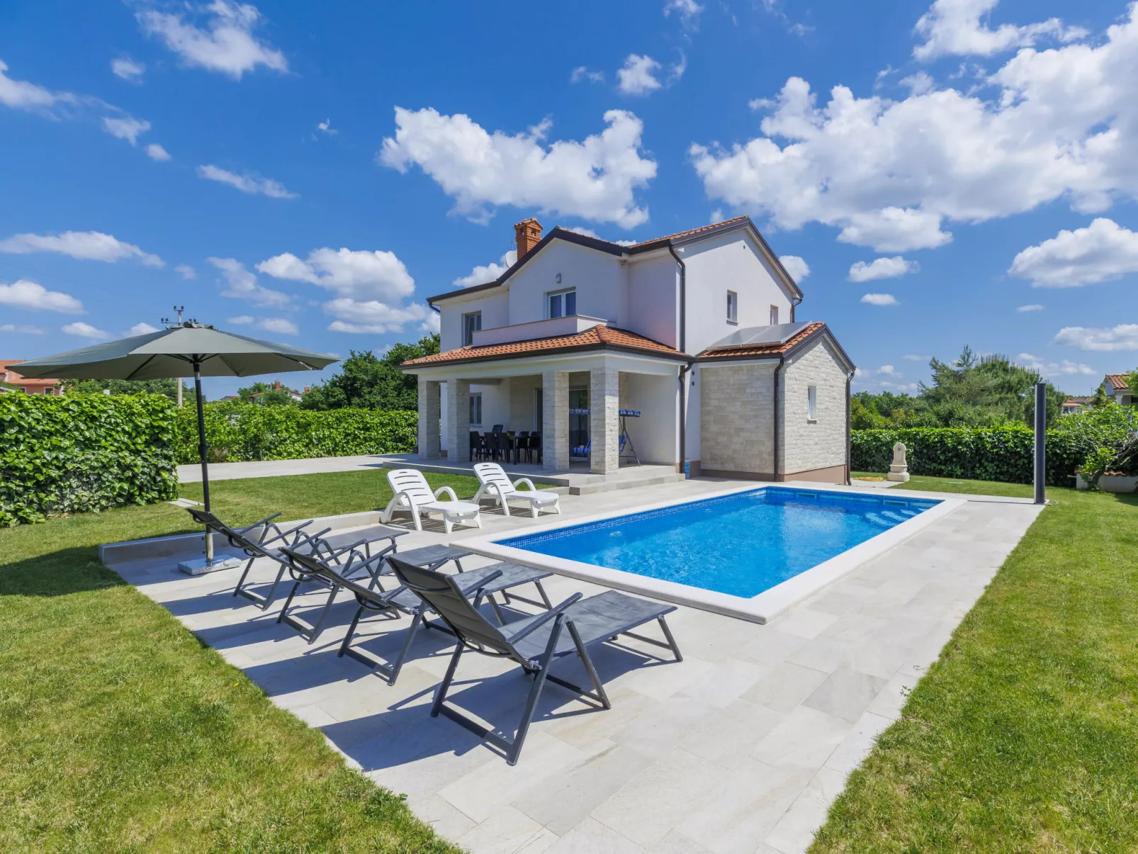 Villa Zirdum-Outside
