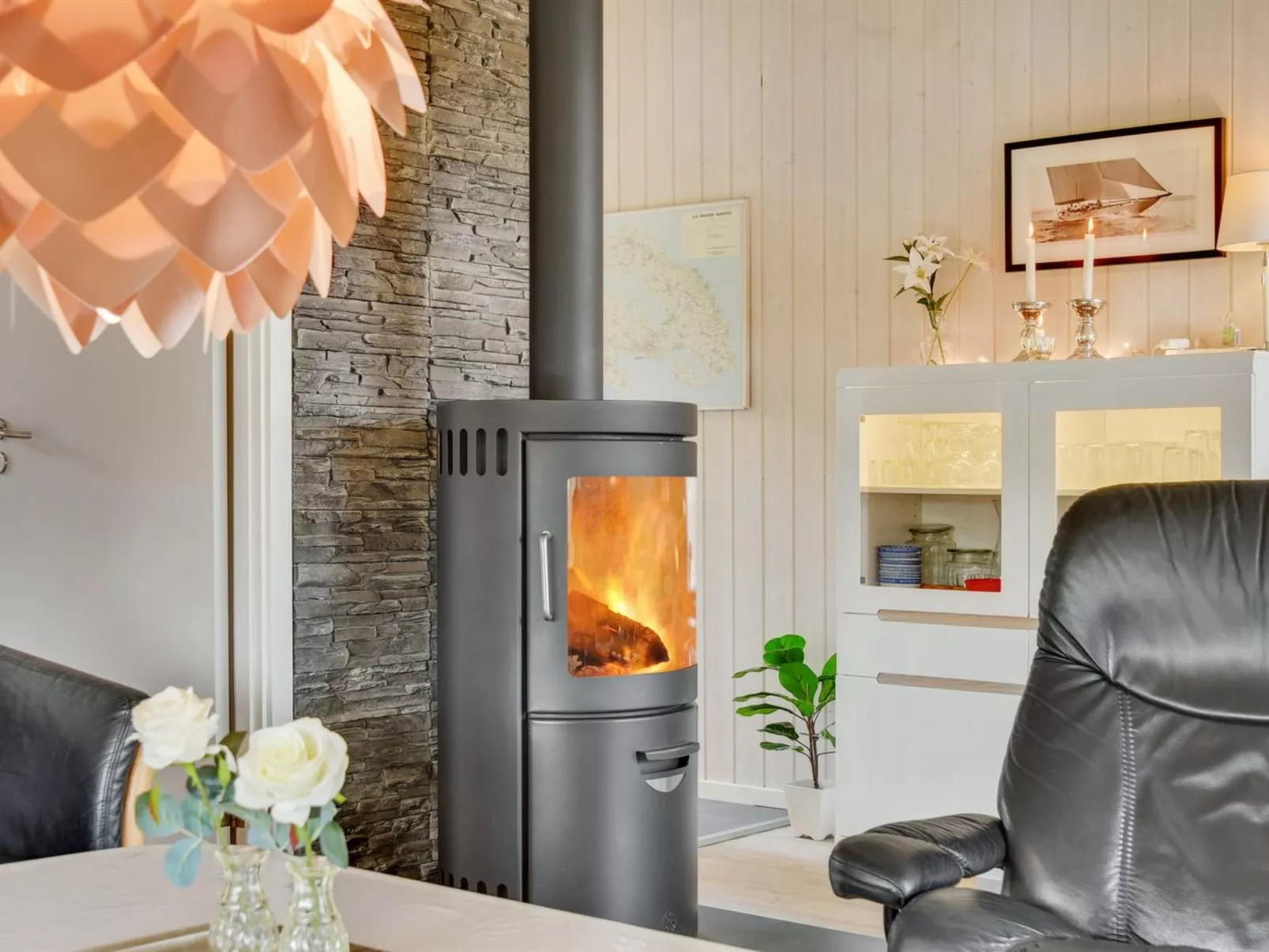 "Hwiting" - 200m from the sea-Inside